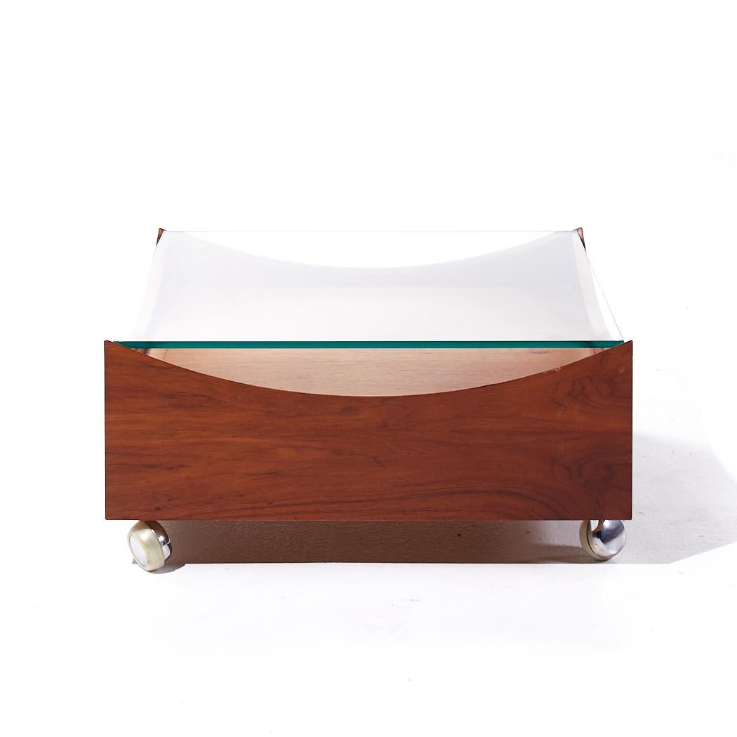 Mesa de centro danesa de mediados de siglo de palisandro y cristal Bramin Mobler Danés en venta