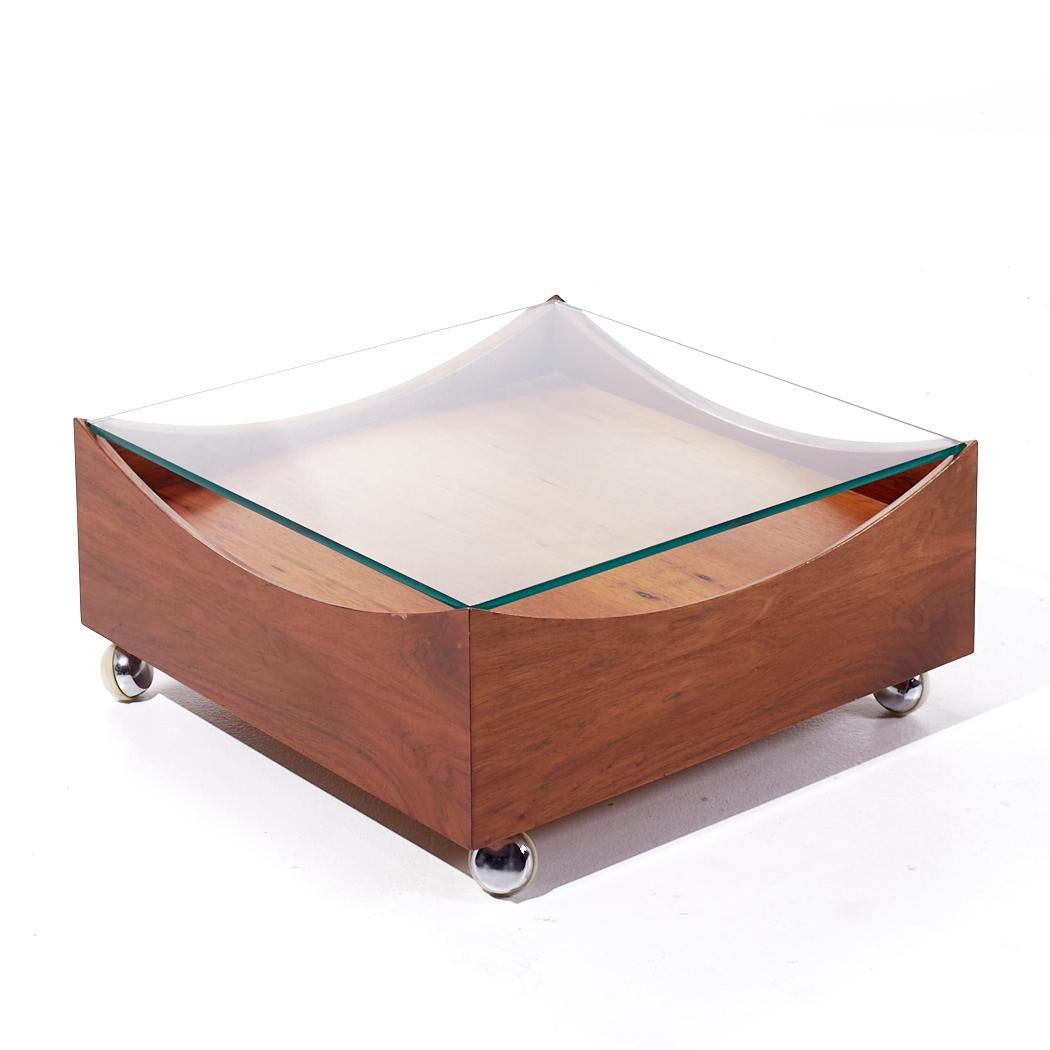 Mesa de centro danesa de mediados de siglo de palisandro y cristal Bramin Mobler en Bueno estado para la venta en Countryside, IL
