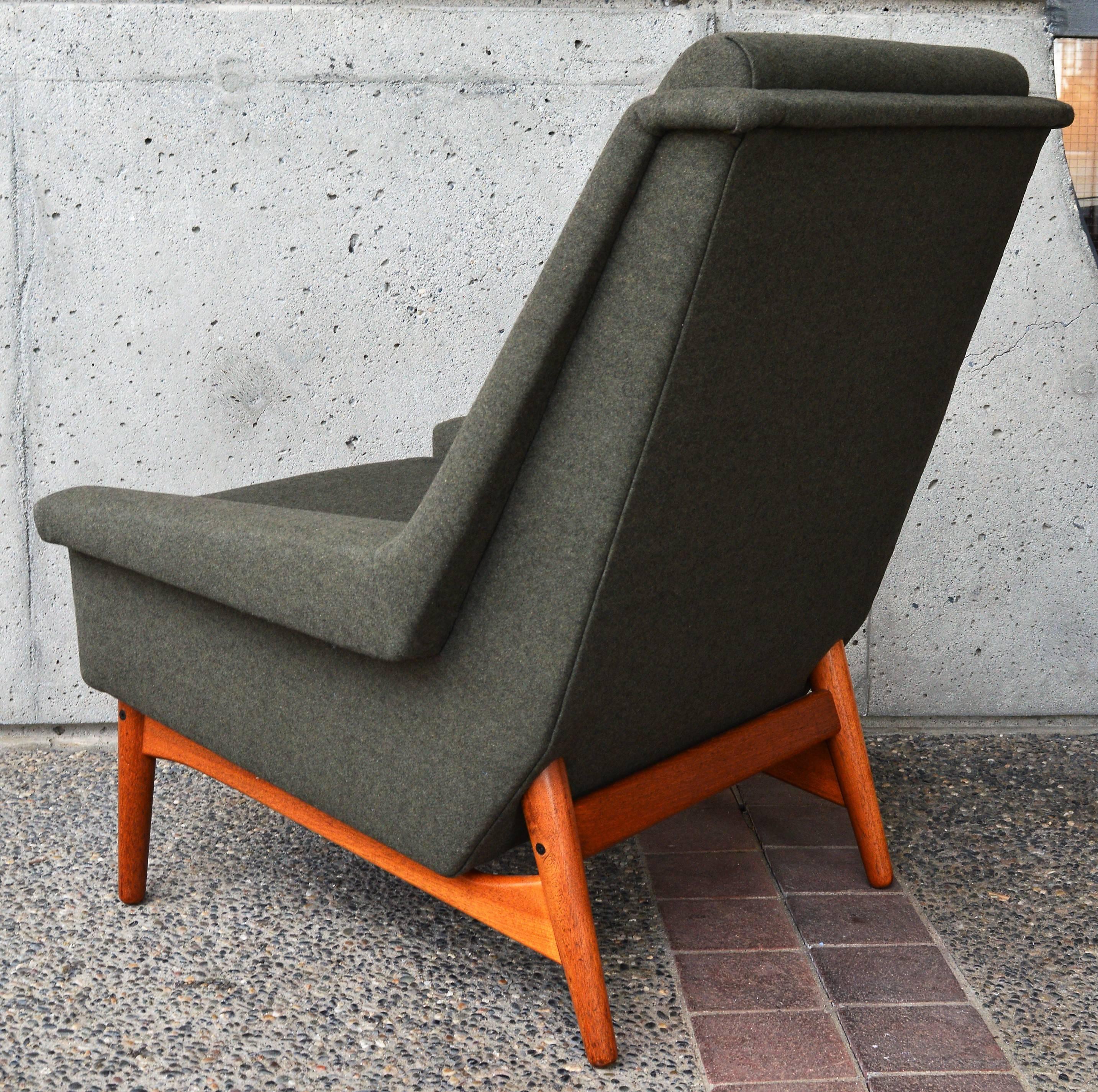 Bramin Teak Base High Back Lounge Chair in Olive Green Felted Wool, Denmark In Excellent Condition In New Westminster, British Columbia