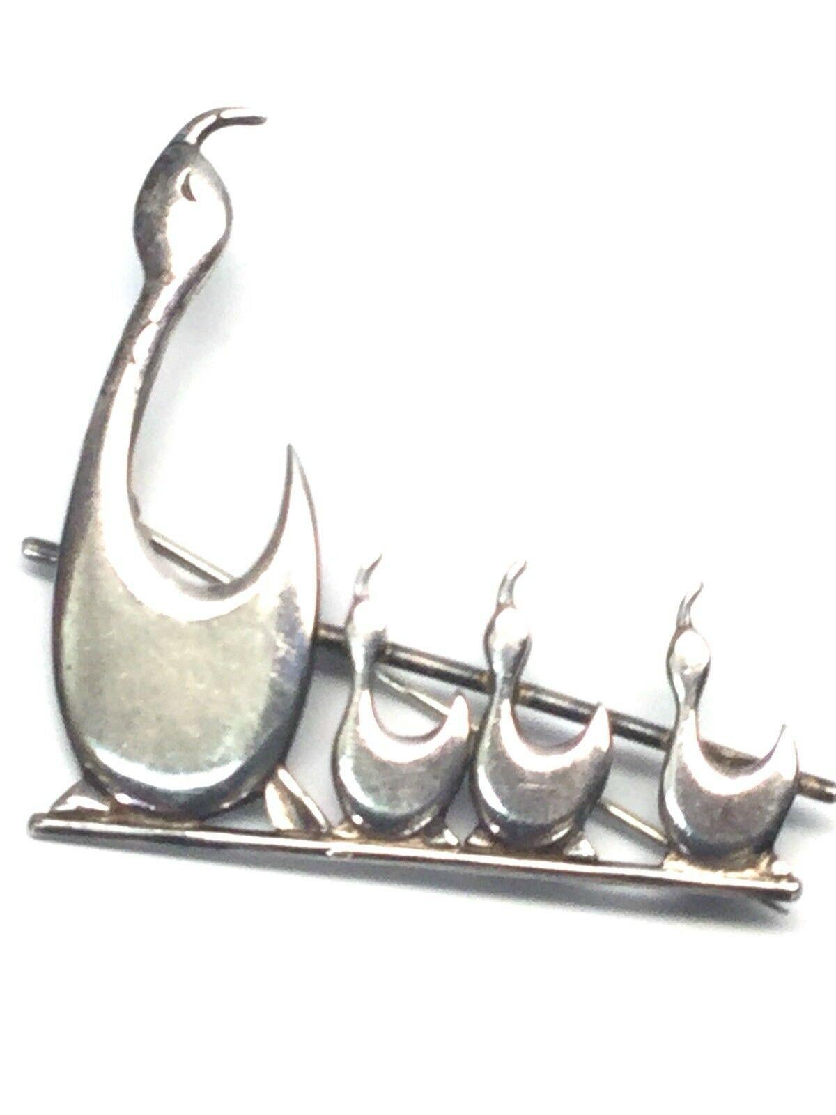 Brammer Sterling Silver Mother Duck and Ducklings Pin or Brooch Denmark In Good Condition In Washington Depot, CT