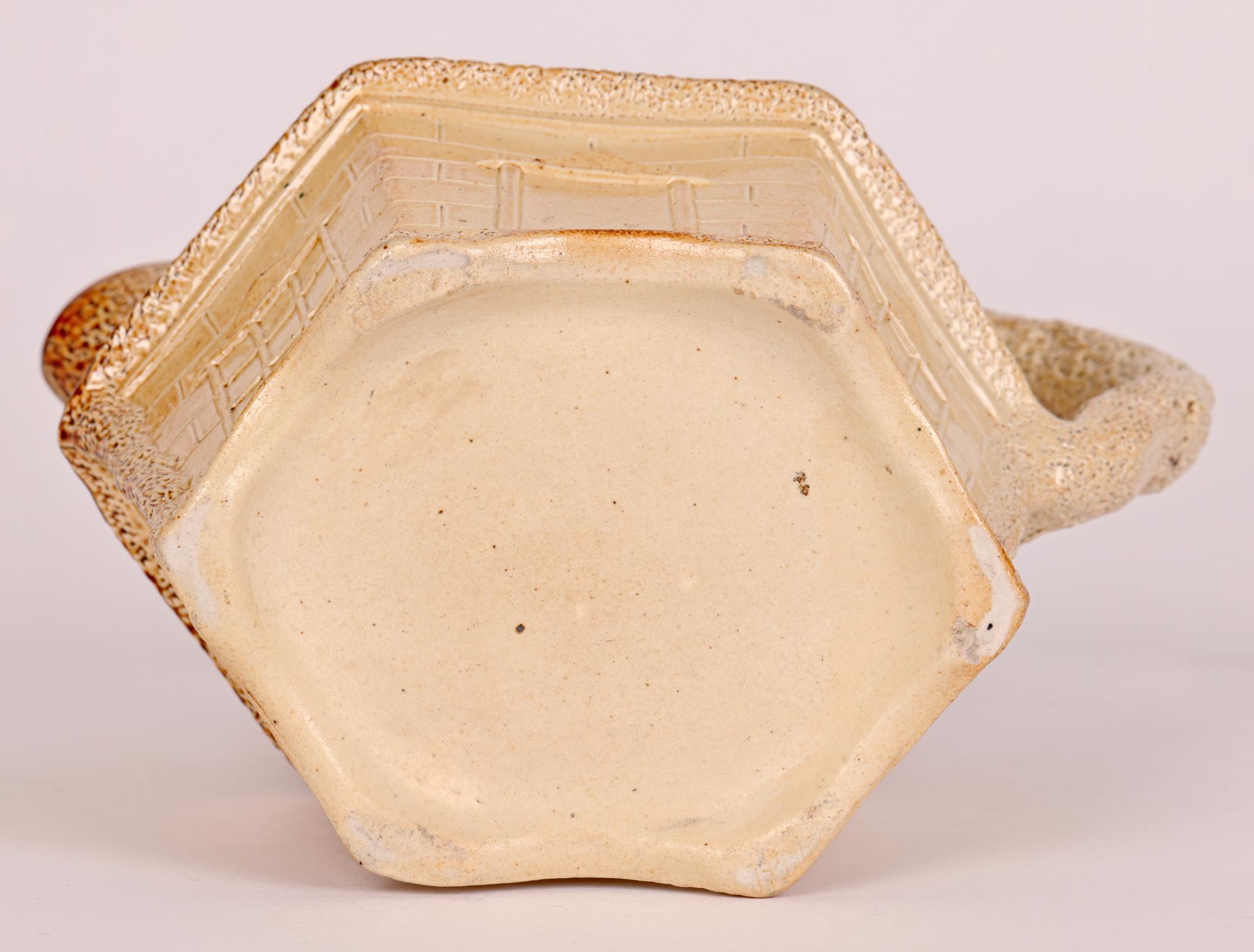 Brampton - Grande cruche de table anglaise rare en forme de cottage, émaillée au sel et datant de l'époque médiévale en vente 10