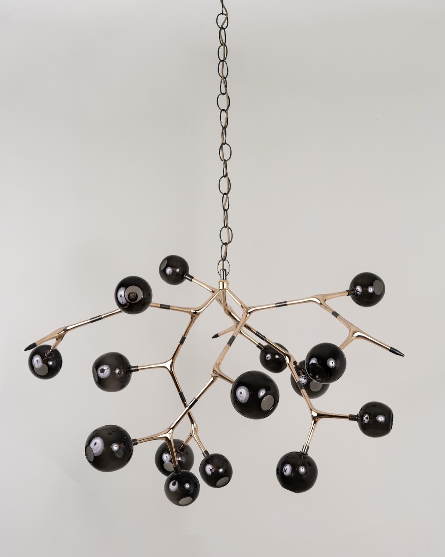 Branch 15 Pendelleuchte aus rauchglas und polierter bronze von Isabel Moncada im Angebot 3