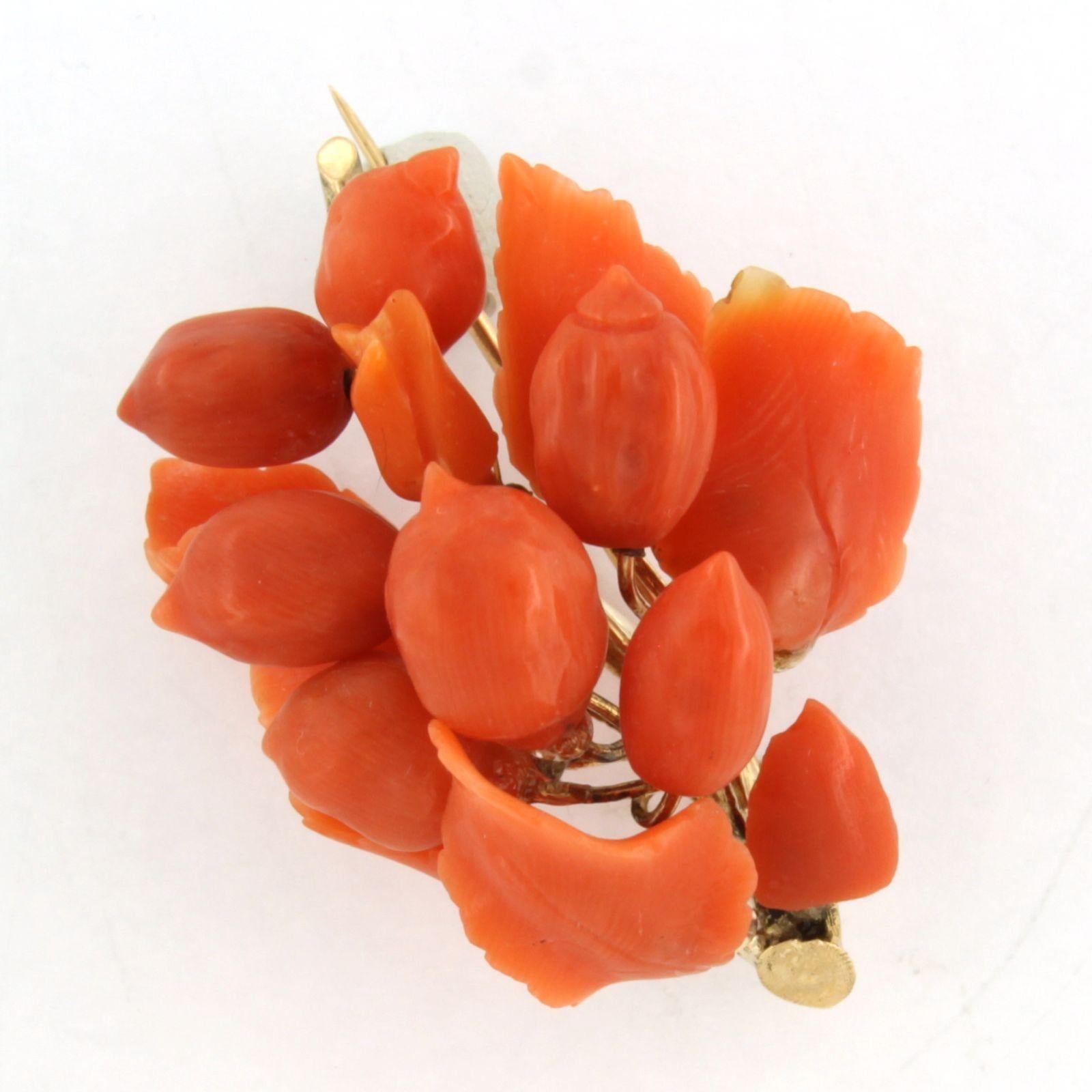Cabochon Branch brooch with coral 10k gold 8.9 grams For Sale