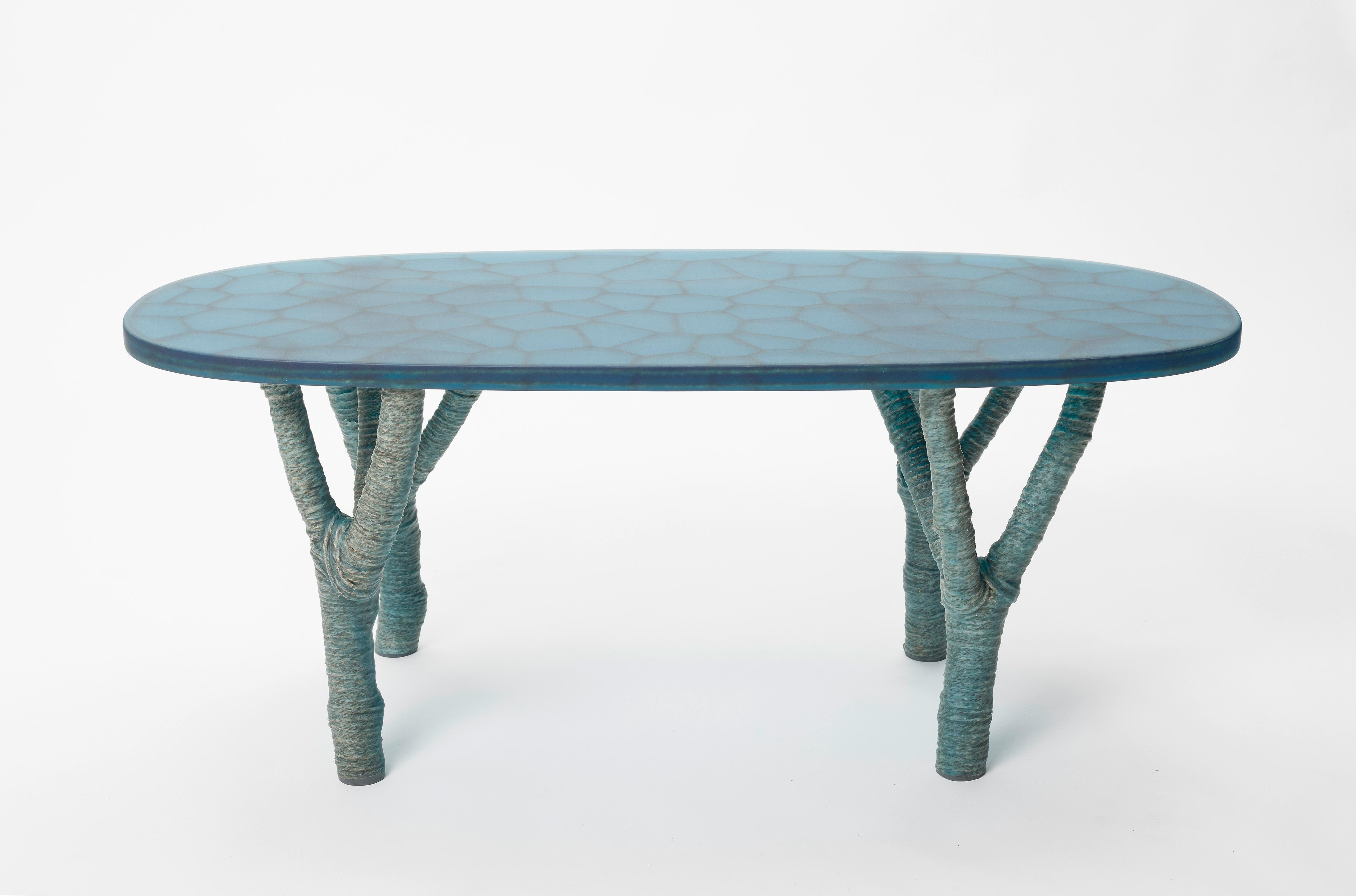 Table basse Branch par Philipp Aduatz
Unique en son genre
Dimensions : P 51,5 x L 112 x H 44,5cm
MATERIAL : Bois, fibres de lin, résine époxy biosourcée.

Le designer autrichien Philipp Aduatz a lancé une nouvelle collection de meubles qui tente de