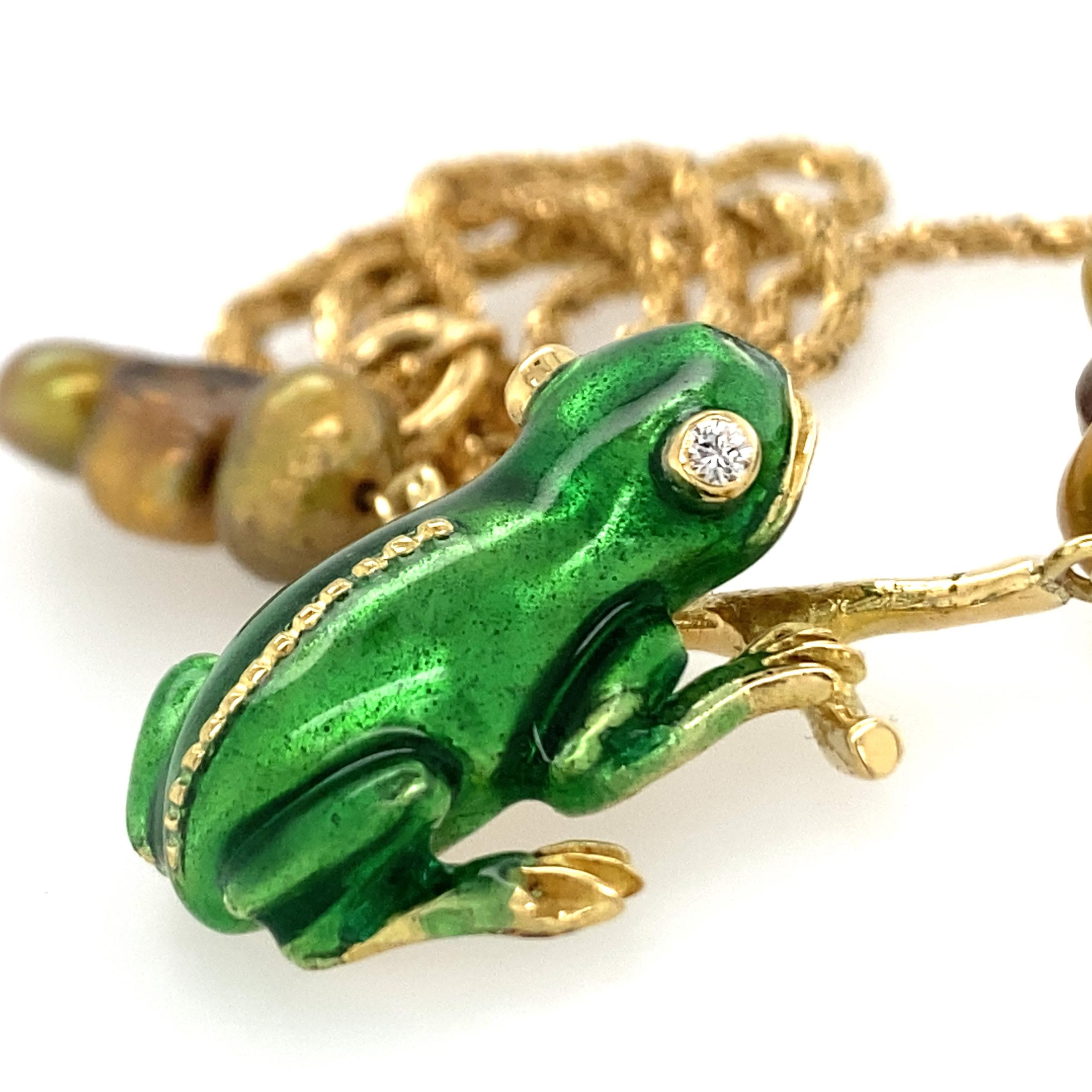 „Branch Manager“ Emaille-Halskette mit Frosch-Anhänger aus 18 Karat Gold im Angebot 1