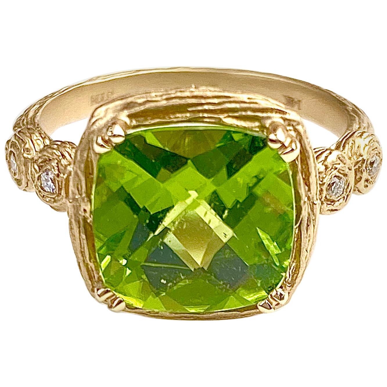 Branch Textured Peridot Ring in Yellow Gold