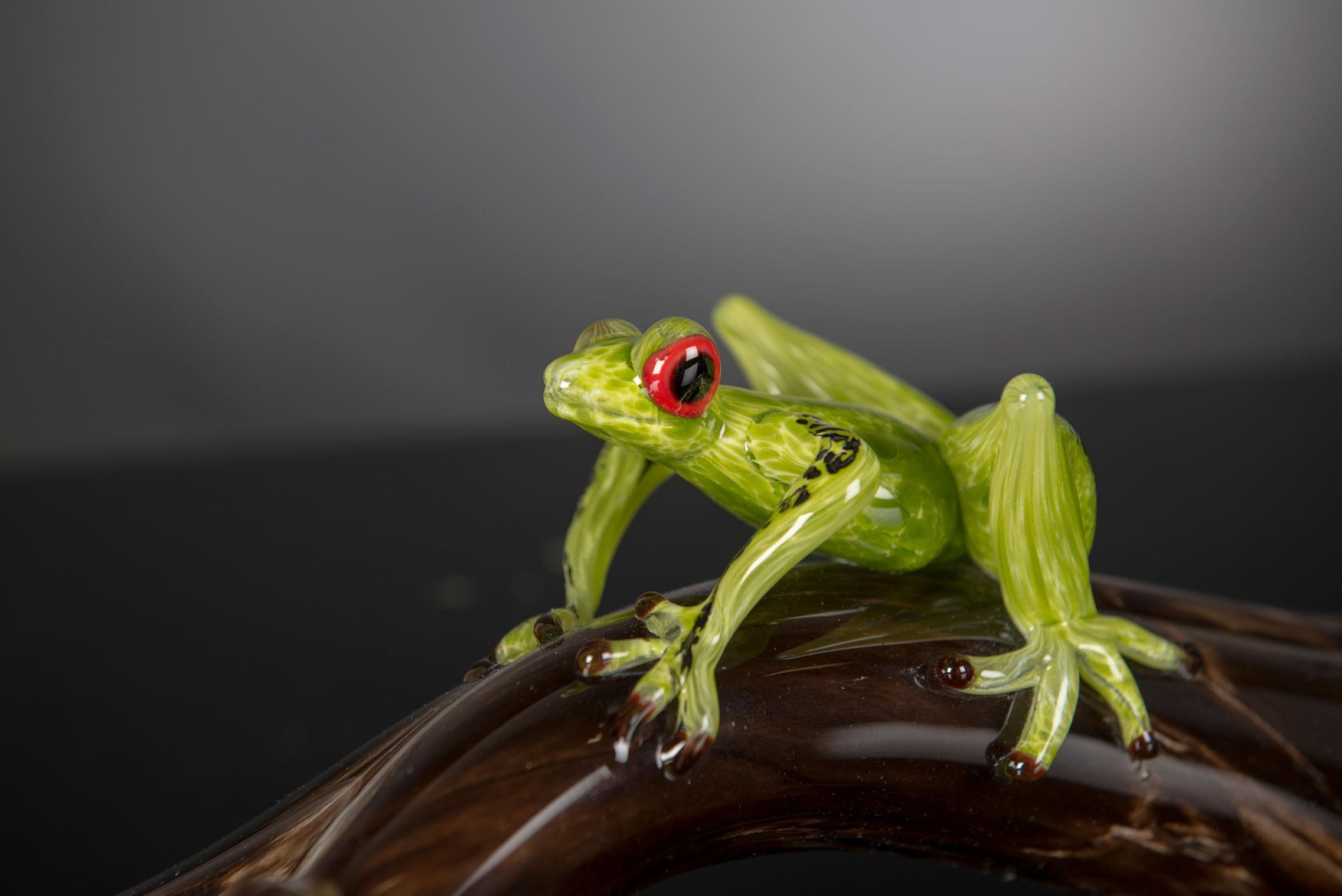 Branch with Frog, in Glass, Italy In New Condition For Sale In Treviso, Treviso