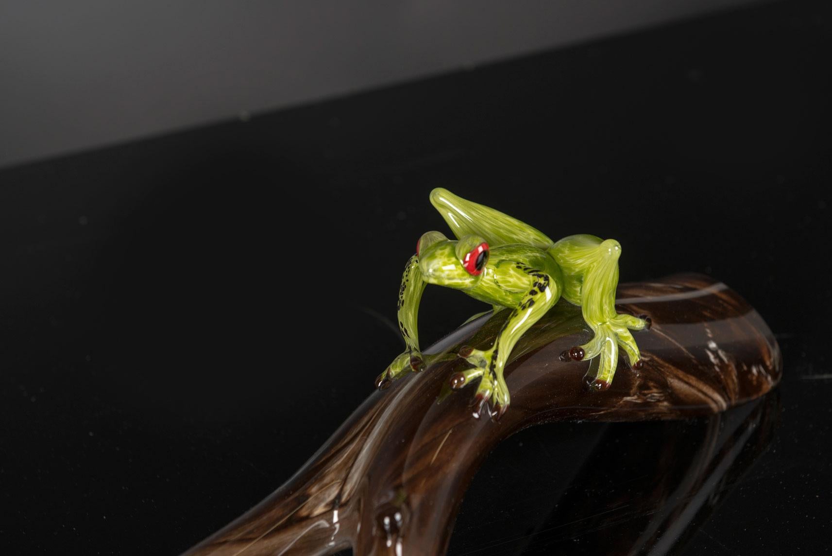 Branch with Frog, in Glass, Italy For Sale 1