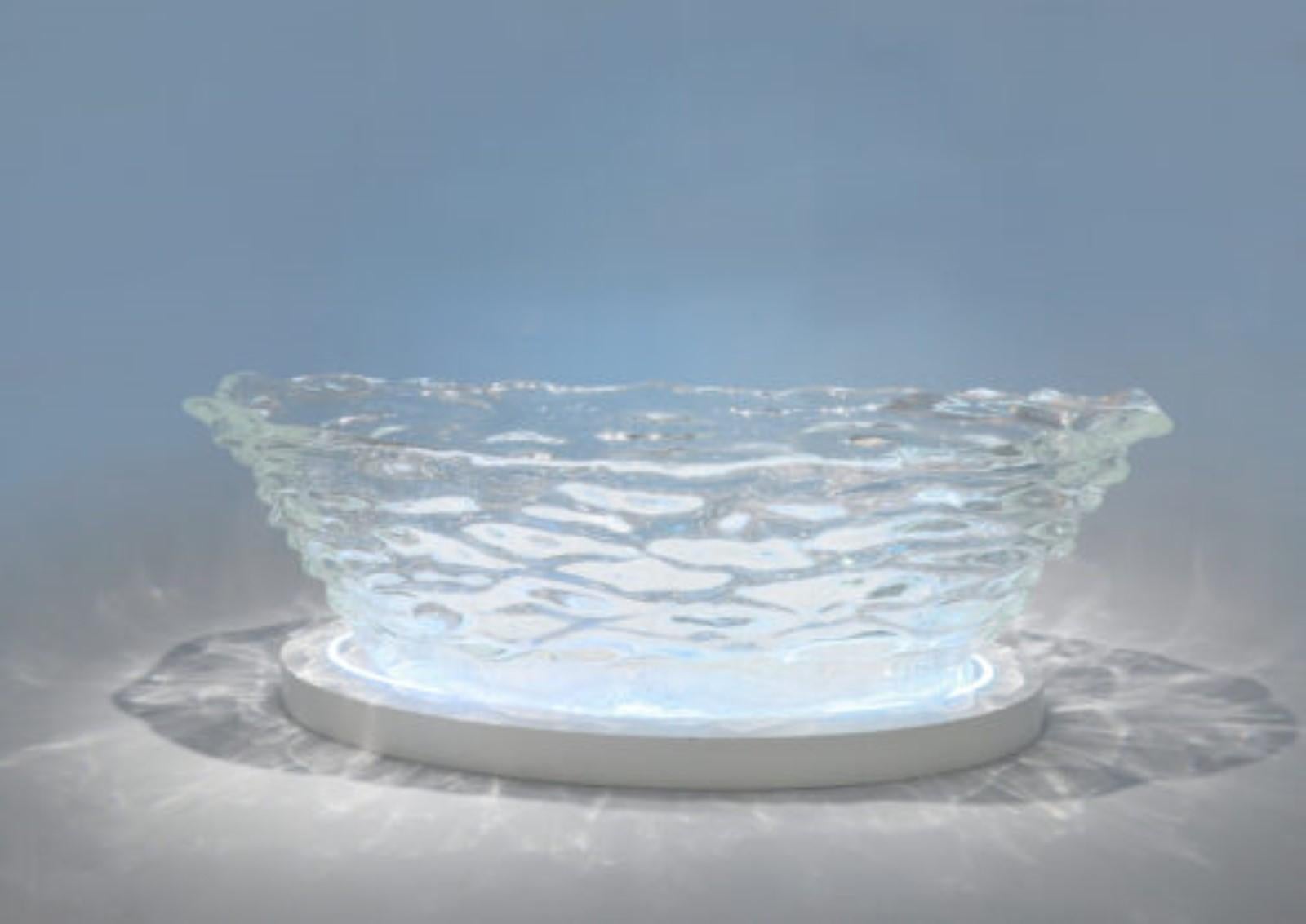 Gönnen Sie sich die Essenz der Natur mit der Branched Crystal Bathtub, einem meisterhaft gefertigten Luxusstück, das an die Ruhe fließender Bergbäche erinnert. Das transparente kristalline MATERIAL der Badewanne bringt ihre organische, von der Natur