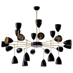 Lampadario Courtney ramificato in ottone nero con interno oro stile Stilnovo 24 luci