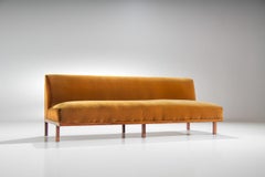 Canapé M1 Branco et Preto en bois de caviuna:: Brésil:: années 1960