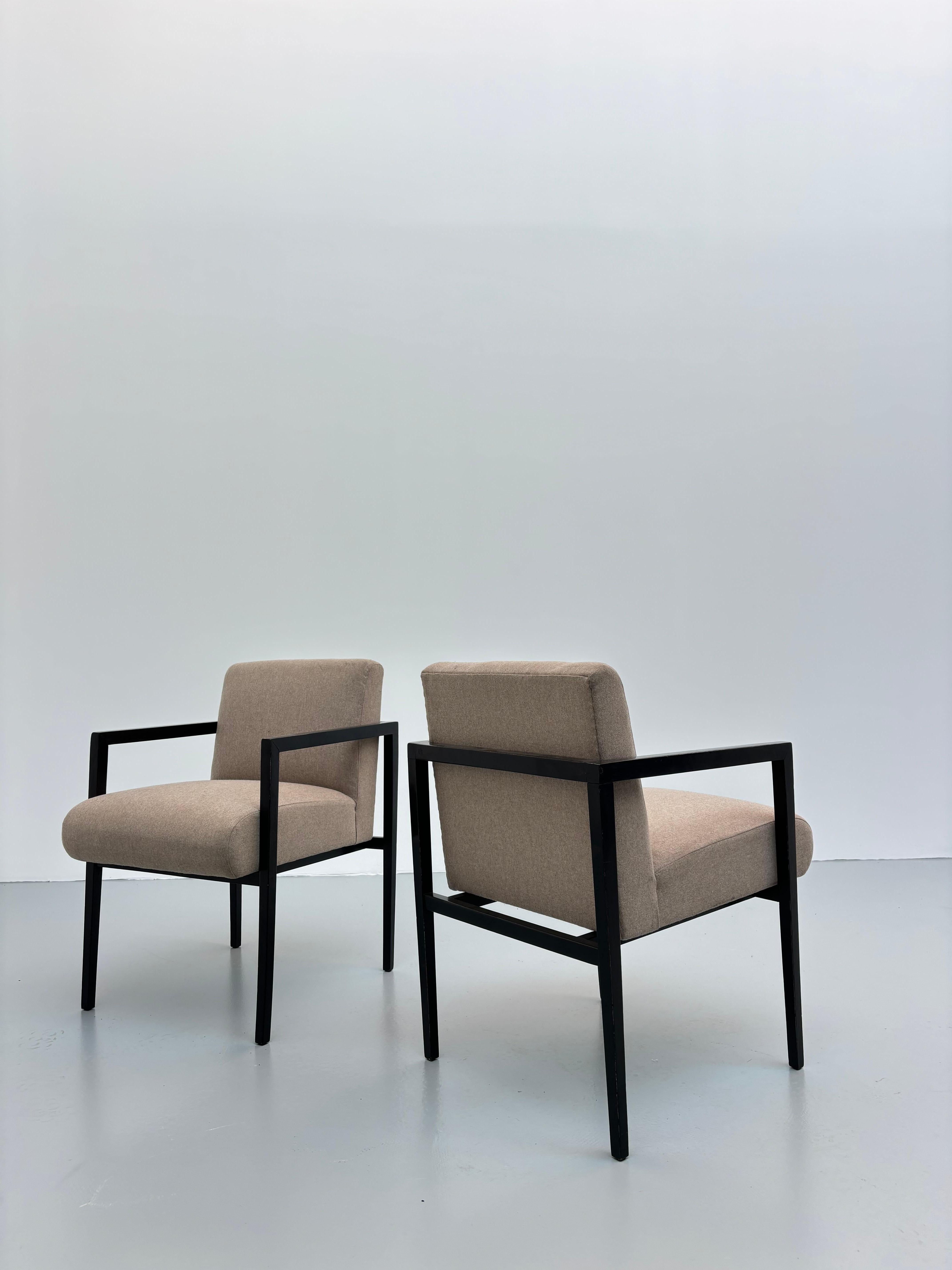 Mid-Century Modern Branco & Preto armchairs model n R3 For Sale