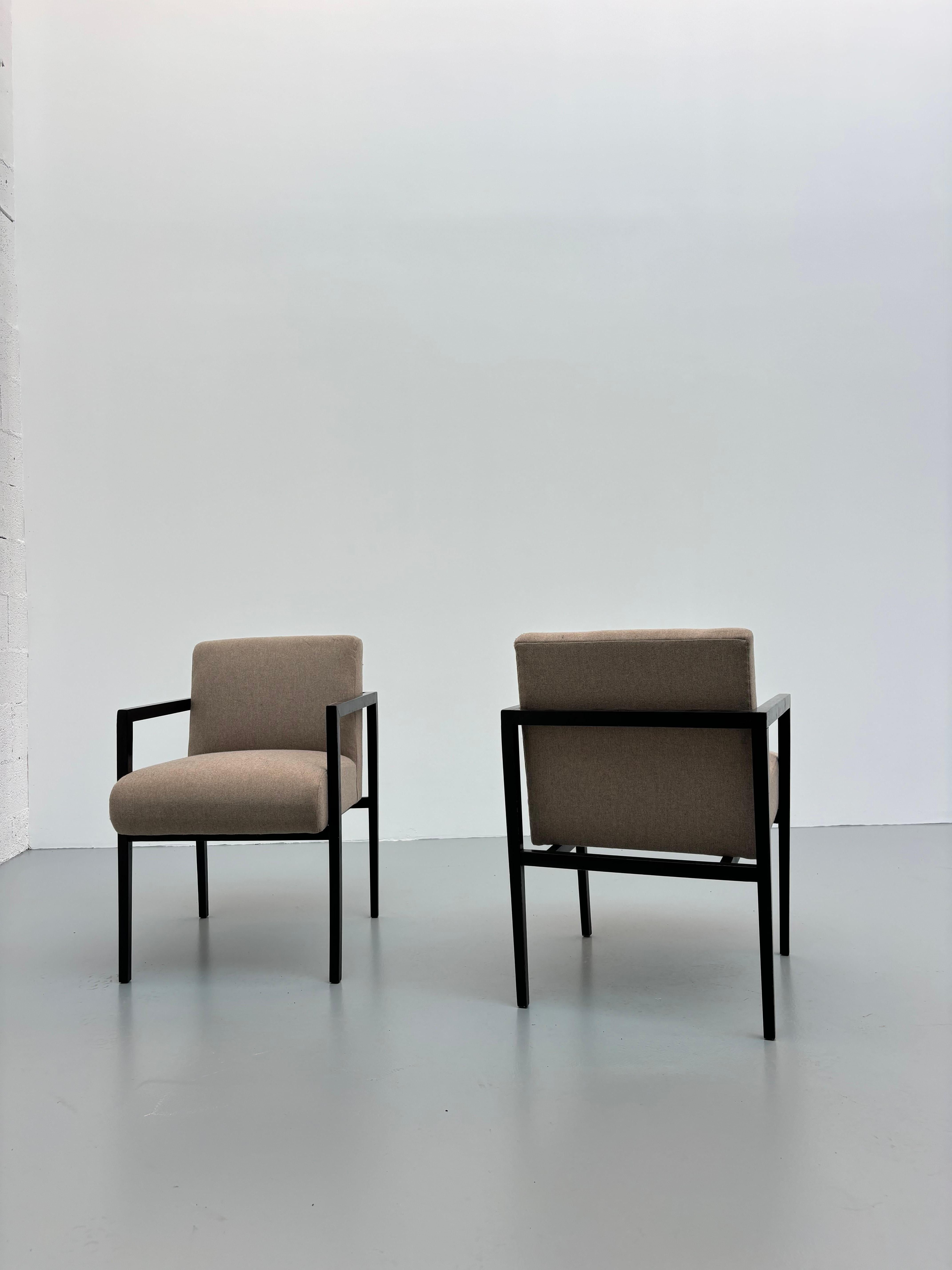 Fabric Branco & Preto armchairs model n R3 For Sale