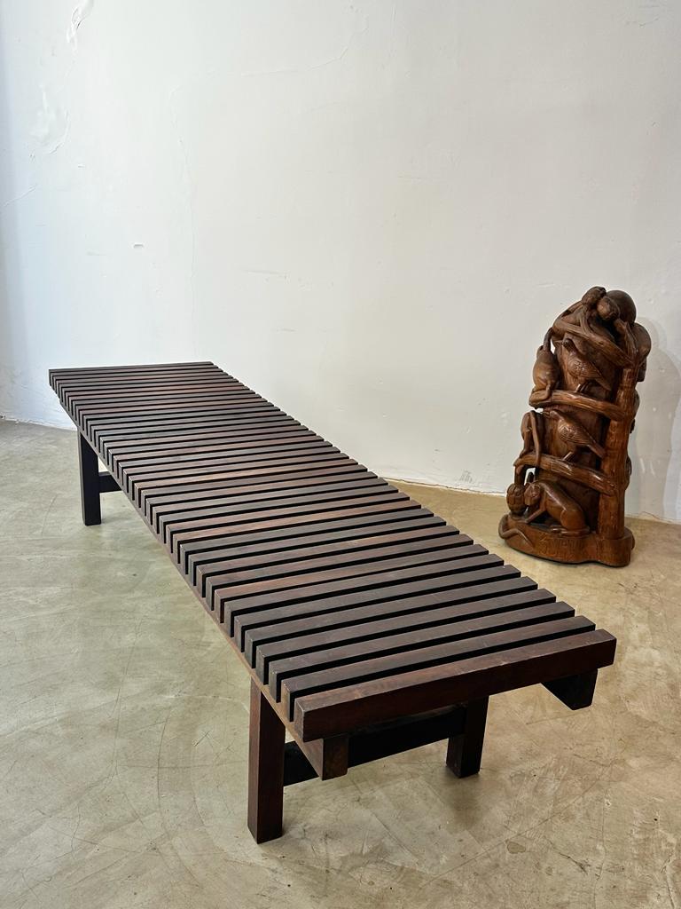 Branco & Preto. Mid-Century Modern Slatted Bench in Imbúia Wood For Sale 1