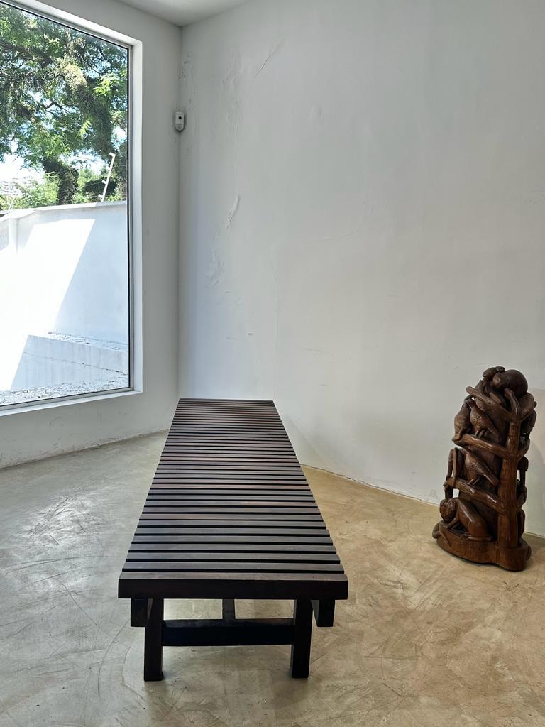 Branco & Preto. Mid-Century Modern Slatted Bench in Imbúia Wood For Sale 3