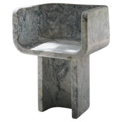 Chaise sculpturale inspirée de Brancusi en marbre de Carrare, fabriquée à la main