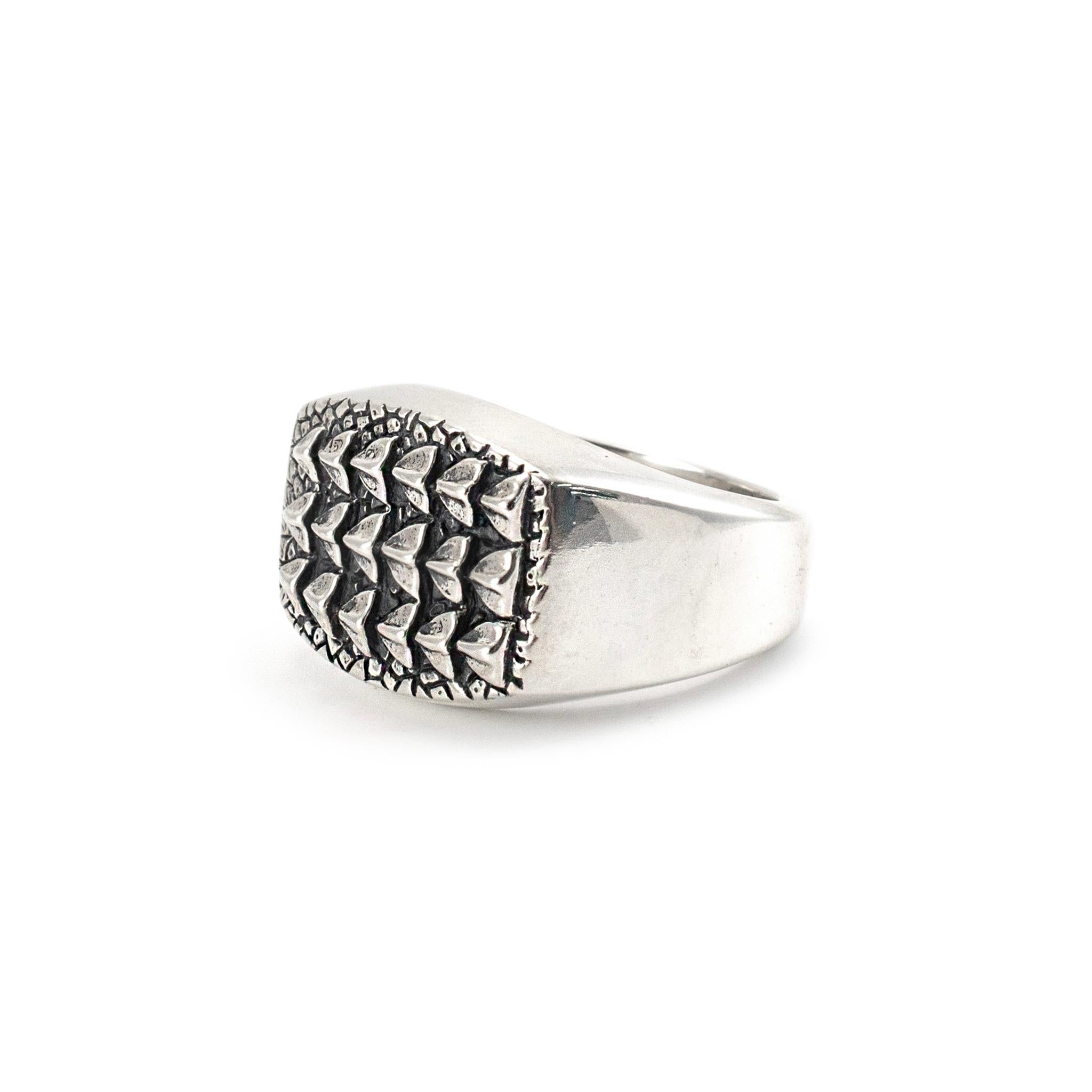 Marke: David Yurman  Gender: Uni Cocktailring aus 18 Karat Gelbgold mit natürlichem Alligatorleder im Zustand „Hervorragend“ in Houston, TX