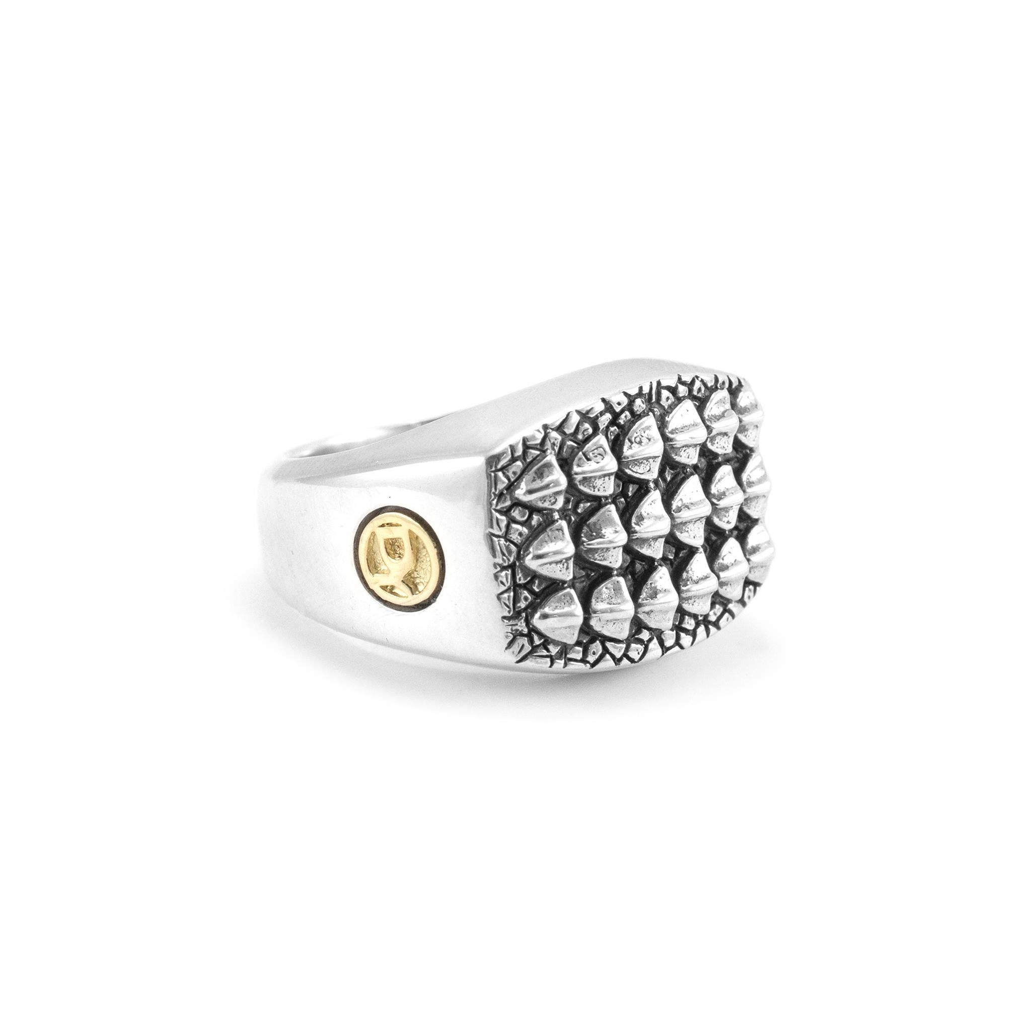 Marke: David Yurman  Gender: Uni Cocktailring aus 18 Karat Gelbgold mit natürlichem Alligatorleder Herren
