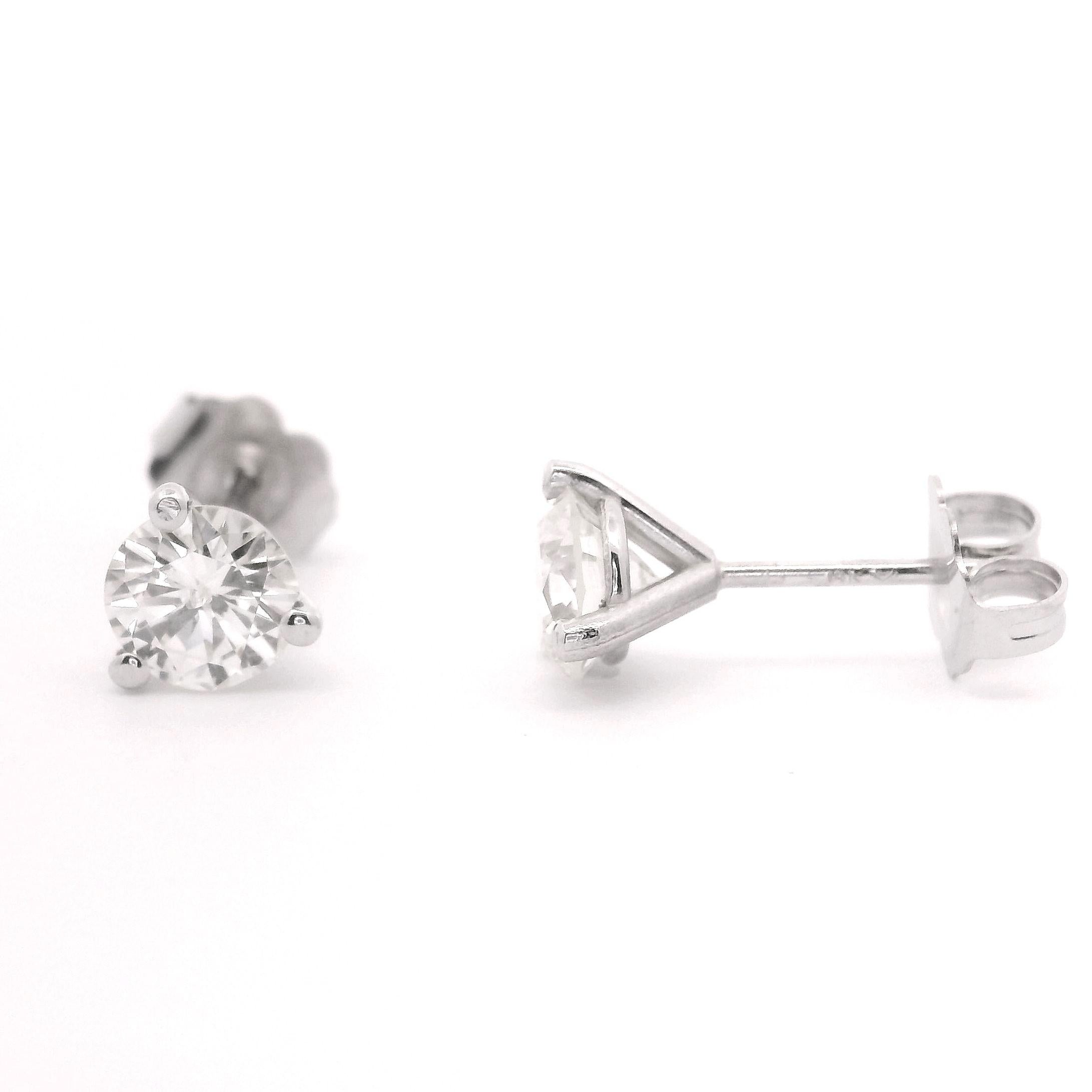 Brand New 1.2cttw Natural Diamond Stud Earrings in 14k White Gold In New Condition For Sale In Guilford, CT