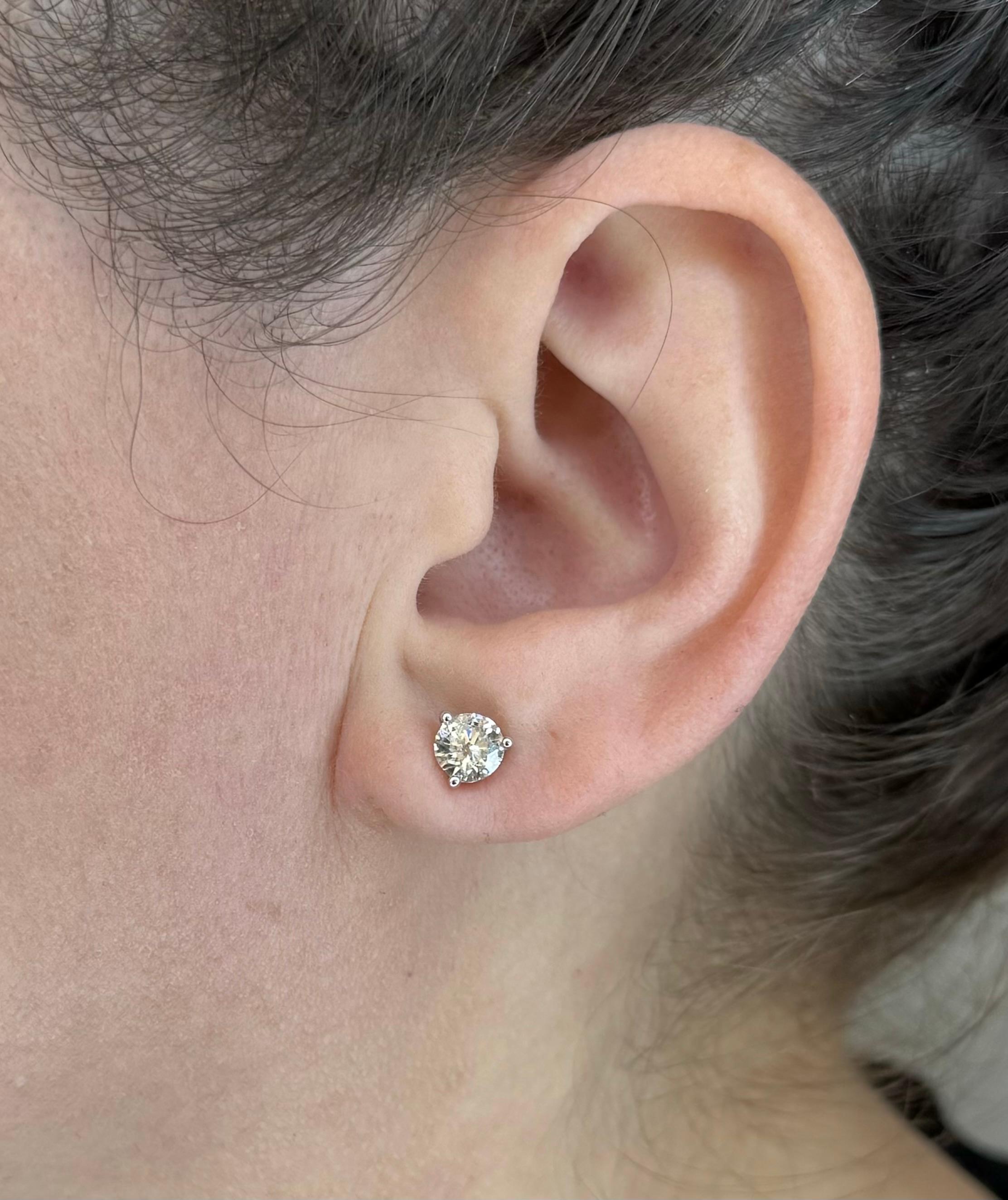 Brand New 1.55cttw Natural Diamond Stud Earrings in 14k White Gold For Sale 1