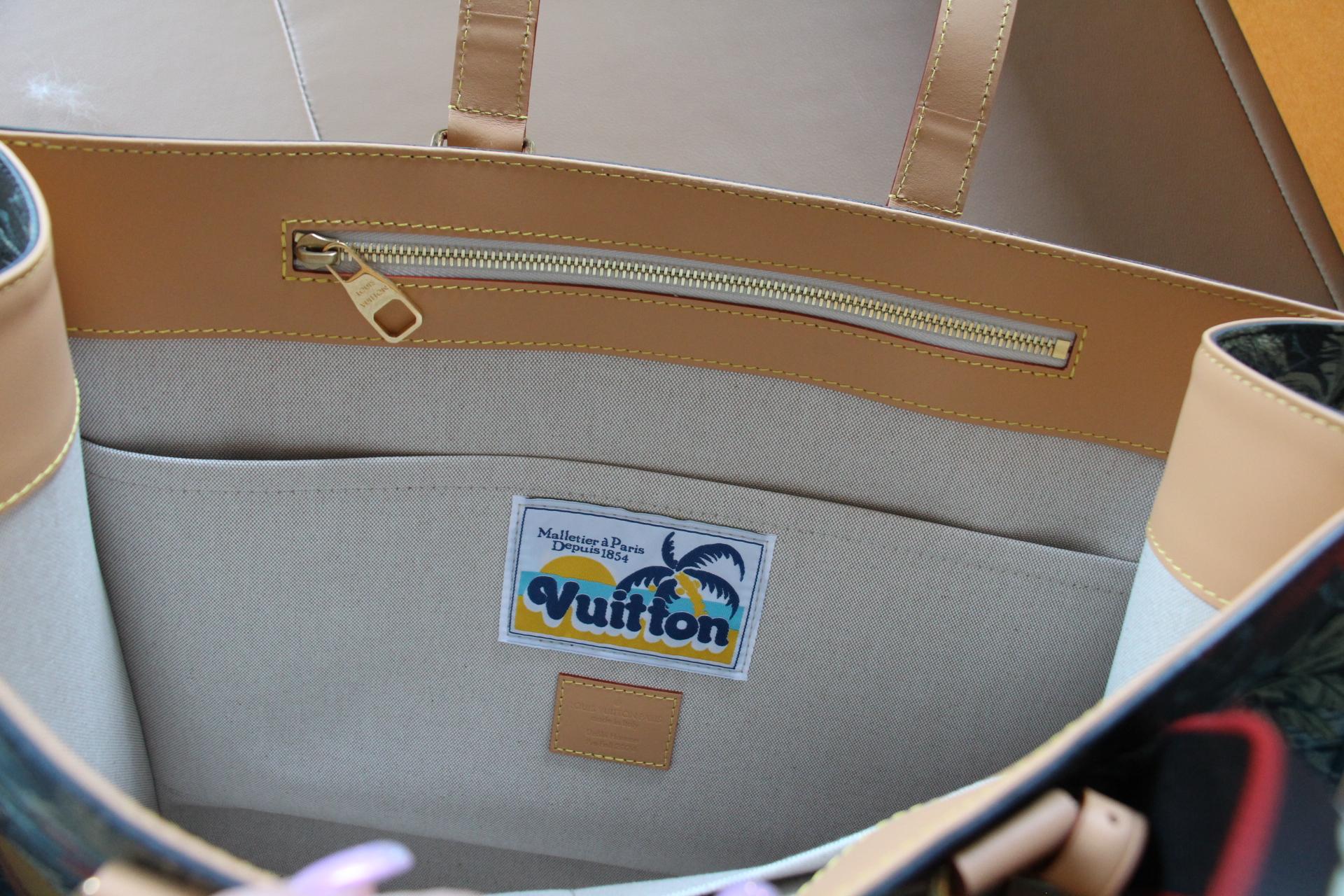 Brand New 2024 Limited Edition Louis Vuitton Sac Plat With MonogramSurfin Canvas For Sale 7