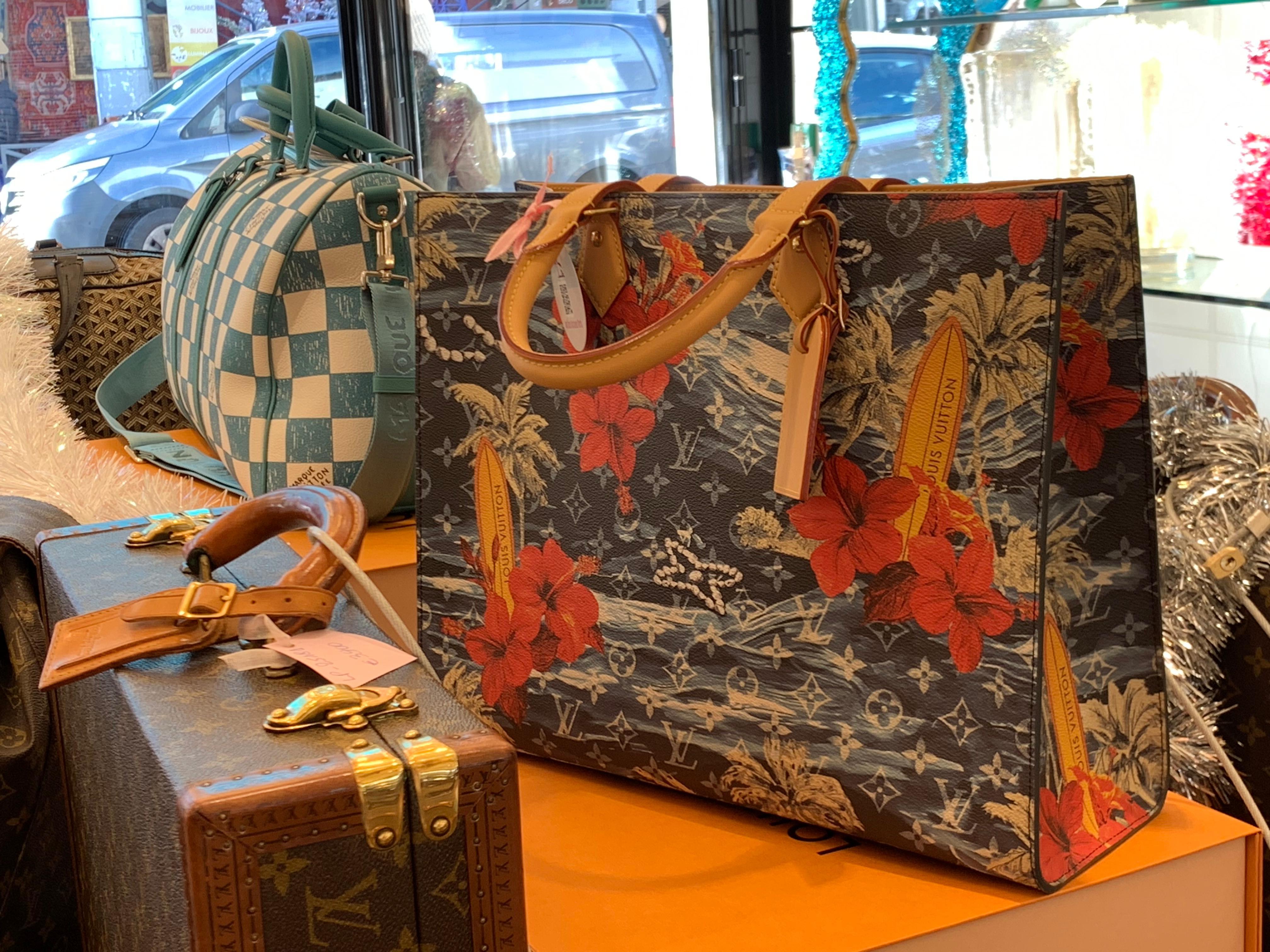 Brand New 2024 Limited Edition Louis Vuitton Sac Plat With MonogramSurfin Canvas For Sale 11