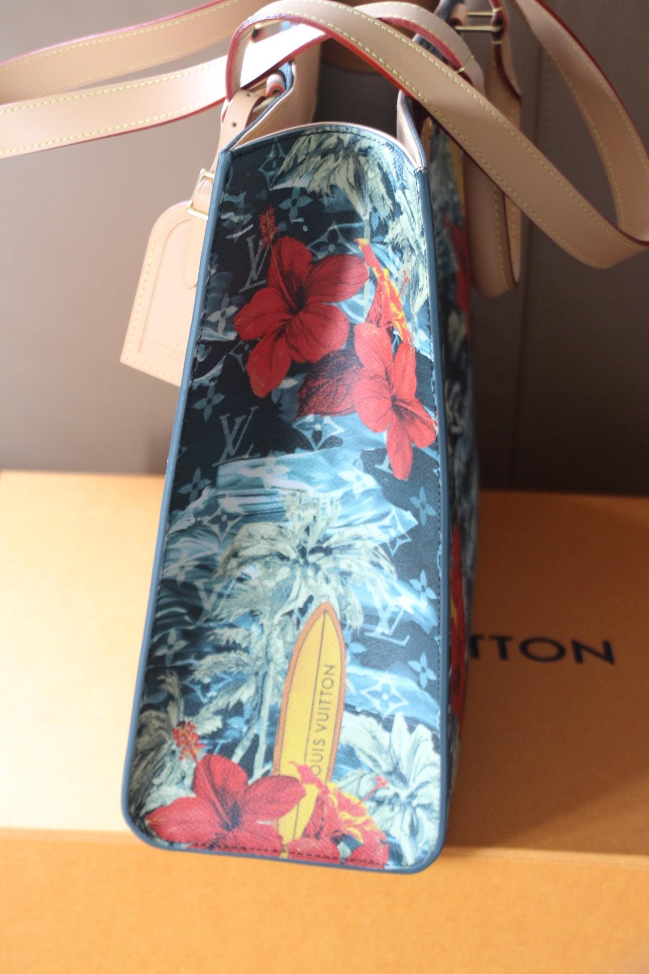 Brand New 2024 Limited Edition Louis Vuitton Sac Plat With MonogramSurfin Canvas For Sale 2