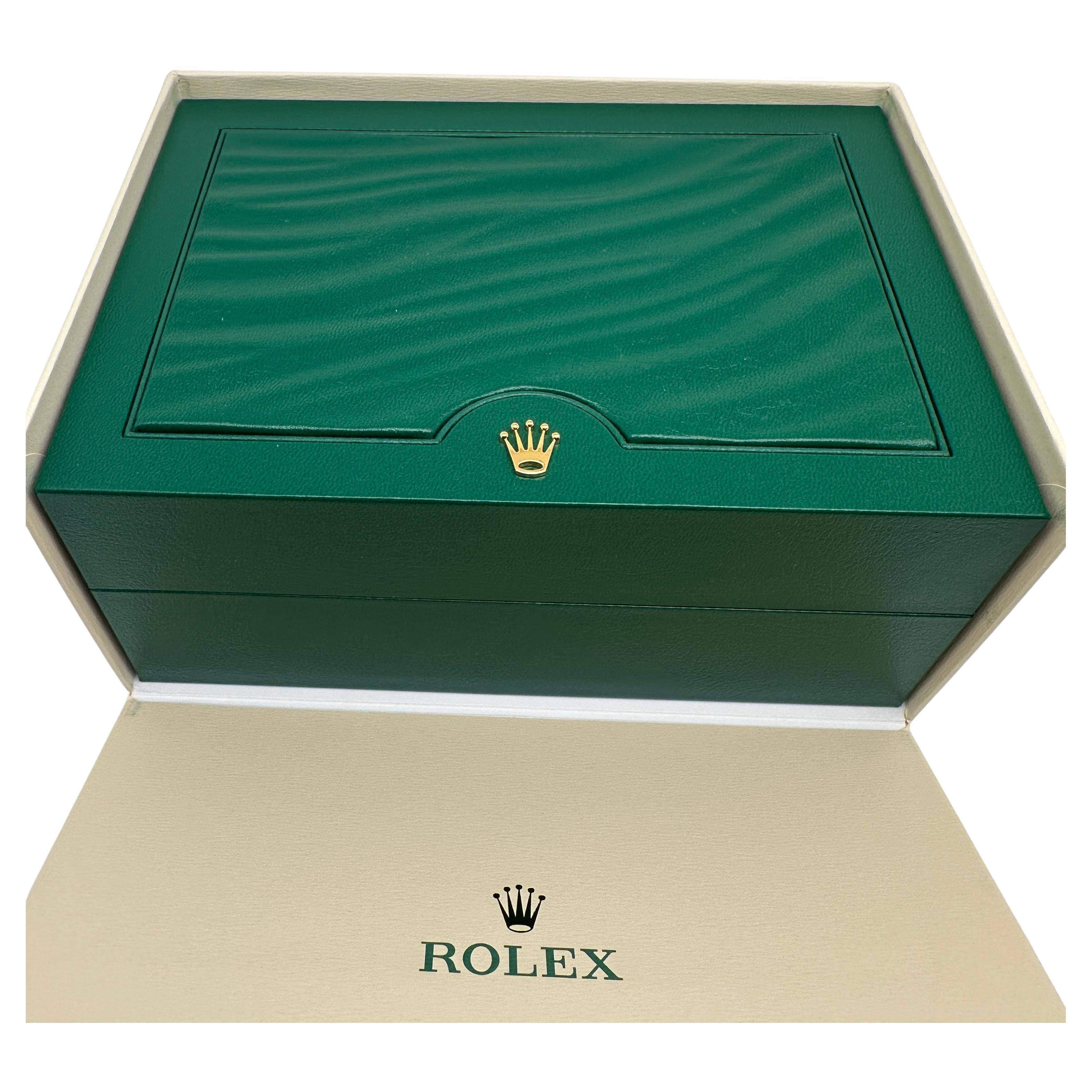 Brand New Authentic Rolex New Style Green Cream Box Only In New Condition For Sale In New York, NY