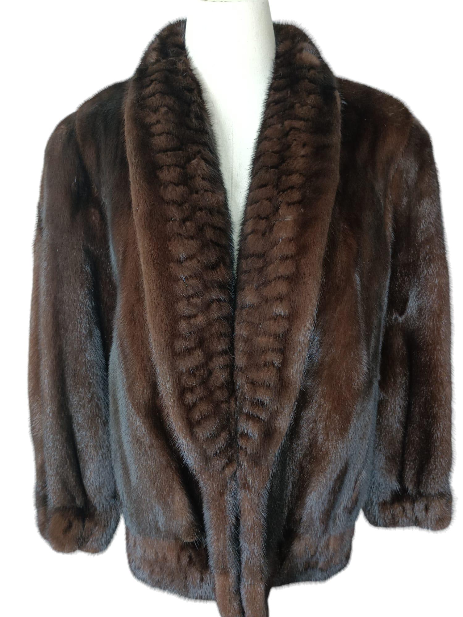 PRODUCT DESCRIPTION:

Balenciaga Demi Buff Mink Fur Coat (12-M)

Renowned Balenciaga  label, very wide sweep skirt, impeccable supple fur, vibrant Colors, silk lining.

Condition: unused

Closure: Hooks & Eyes

Colour: Demi Buff

Material: Demi Buff