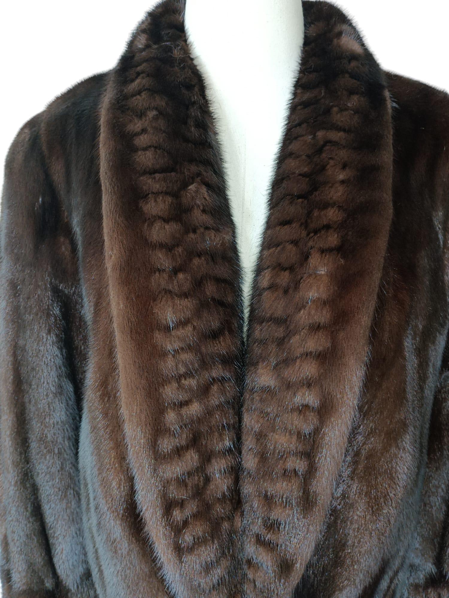 Black Mint Balenciaga Demi Buff Mink Fur Coat (12-M) For Sale