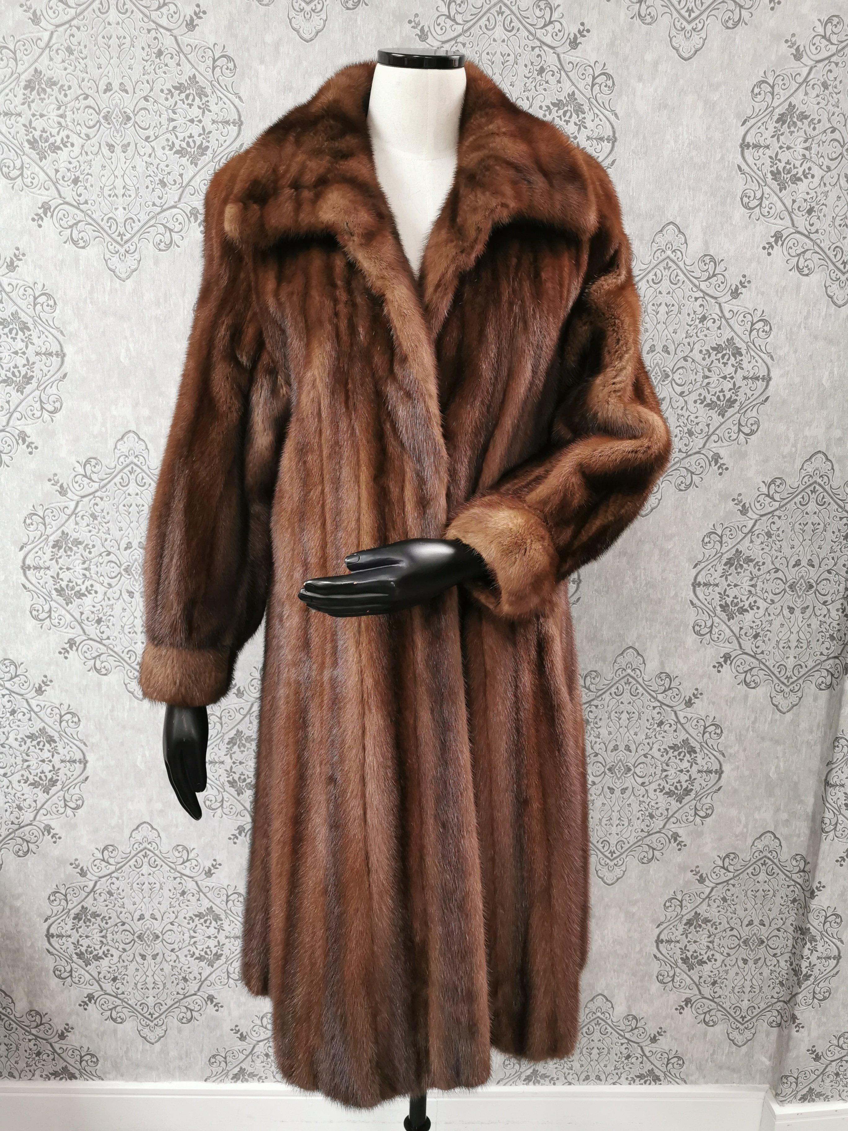 PRODUCT DESCRIPTION:

Brand New Birger Christensen Demi Buff Mink Fur Coat (Size-8/S)

Condition: New

Closure: Hooks & Eyes

Colour: Demi Buff

Material: Demi Buff Mink

Garment type: Stroller Coat

Sleeves: Dolman sleeves with bracelet