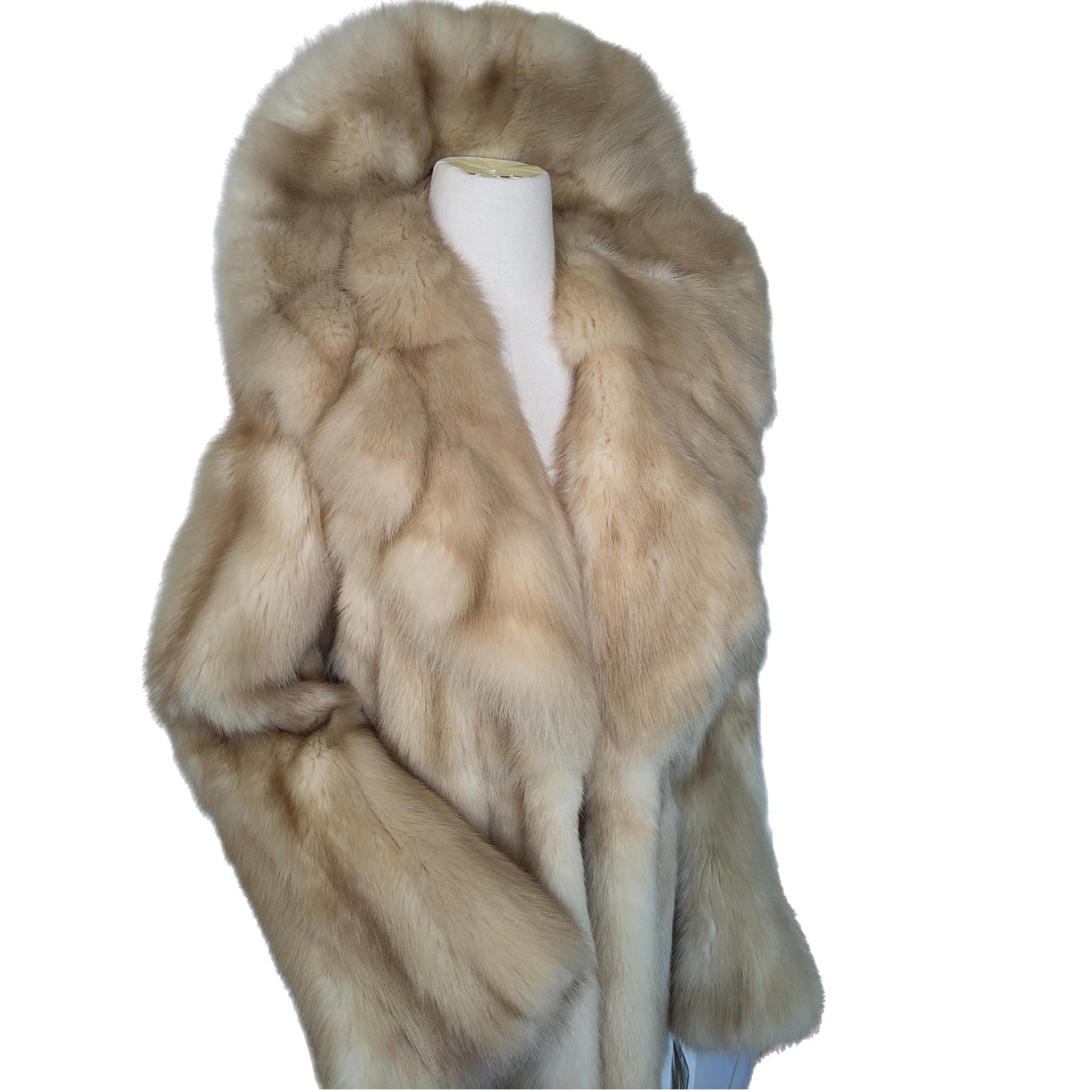 Neuf Birger Christensen Golden sable Fur Coat (Size 10/ M) with tag Neuf - En vente à Montreal, Quebec