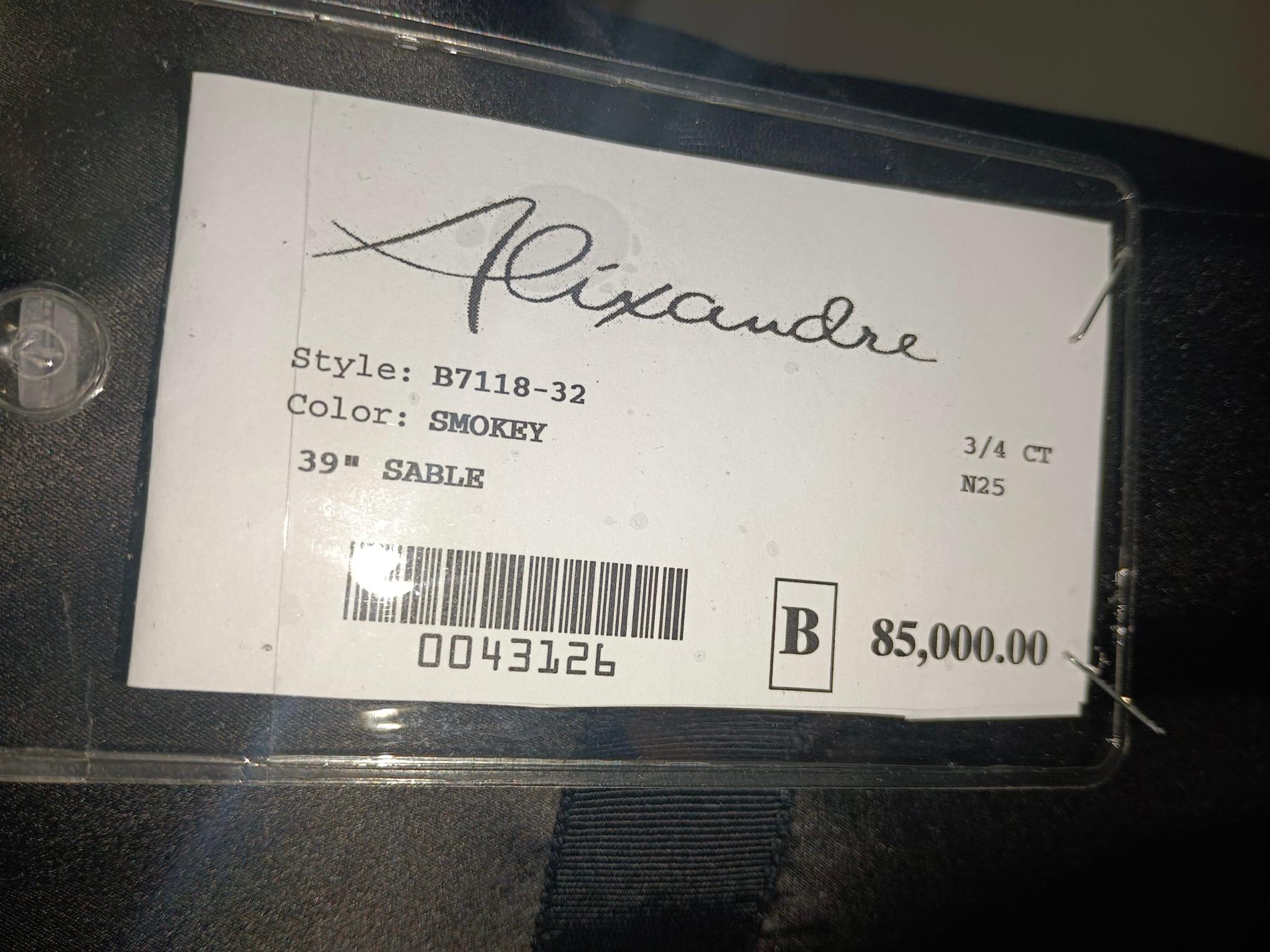 Manteau Bisang russe en fourrure de sable neuf, taille 85000$, étiquette en vente 10