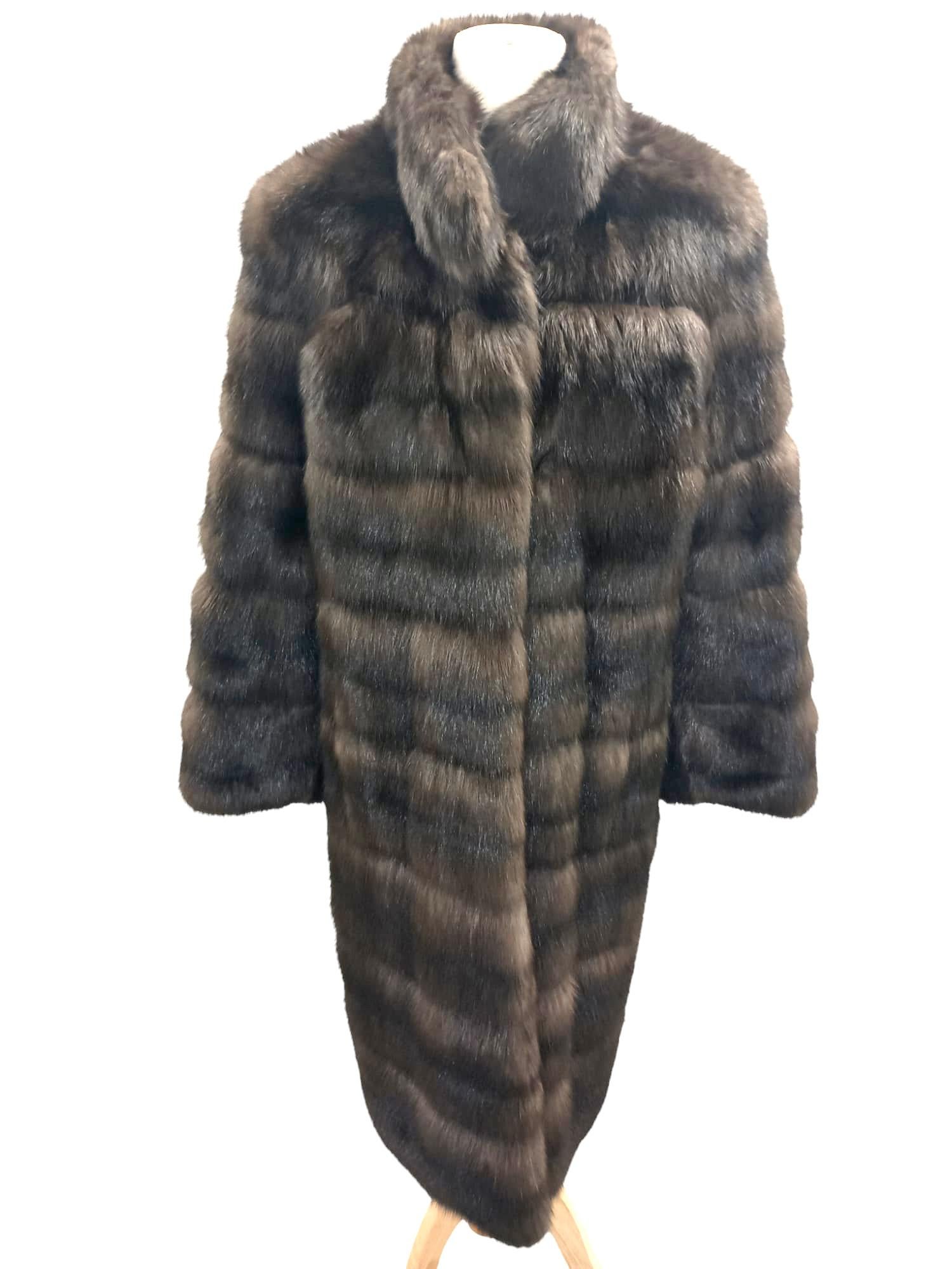 Noir Manteau Bisang russe en fourrure de sable neuf, taille 85000$, étiquette en vente