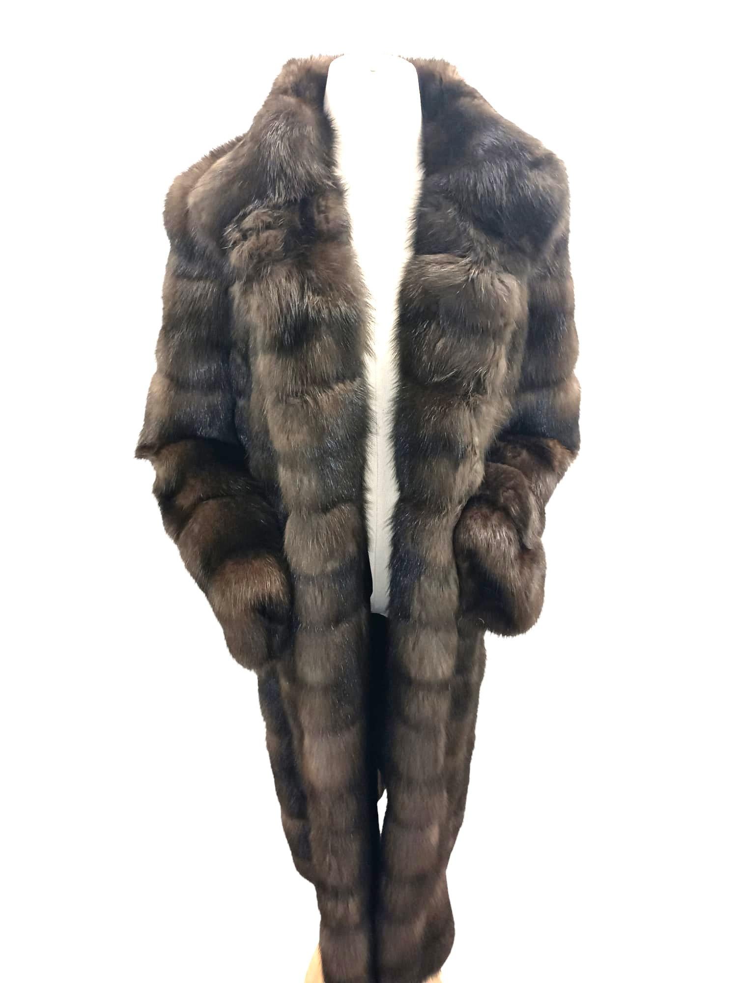 Manteau Bisang russe en fourrure de sable neuf, taille 85000$, étiquette Neuf - En vente à Montreal, Quebec