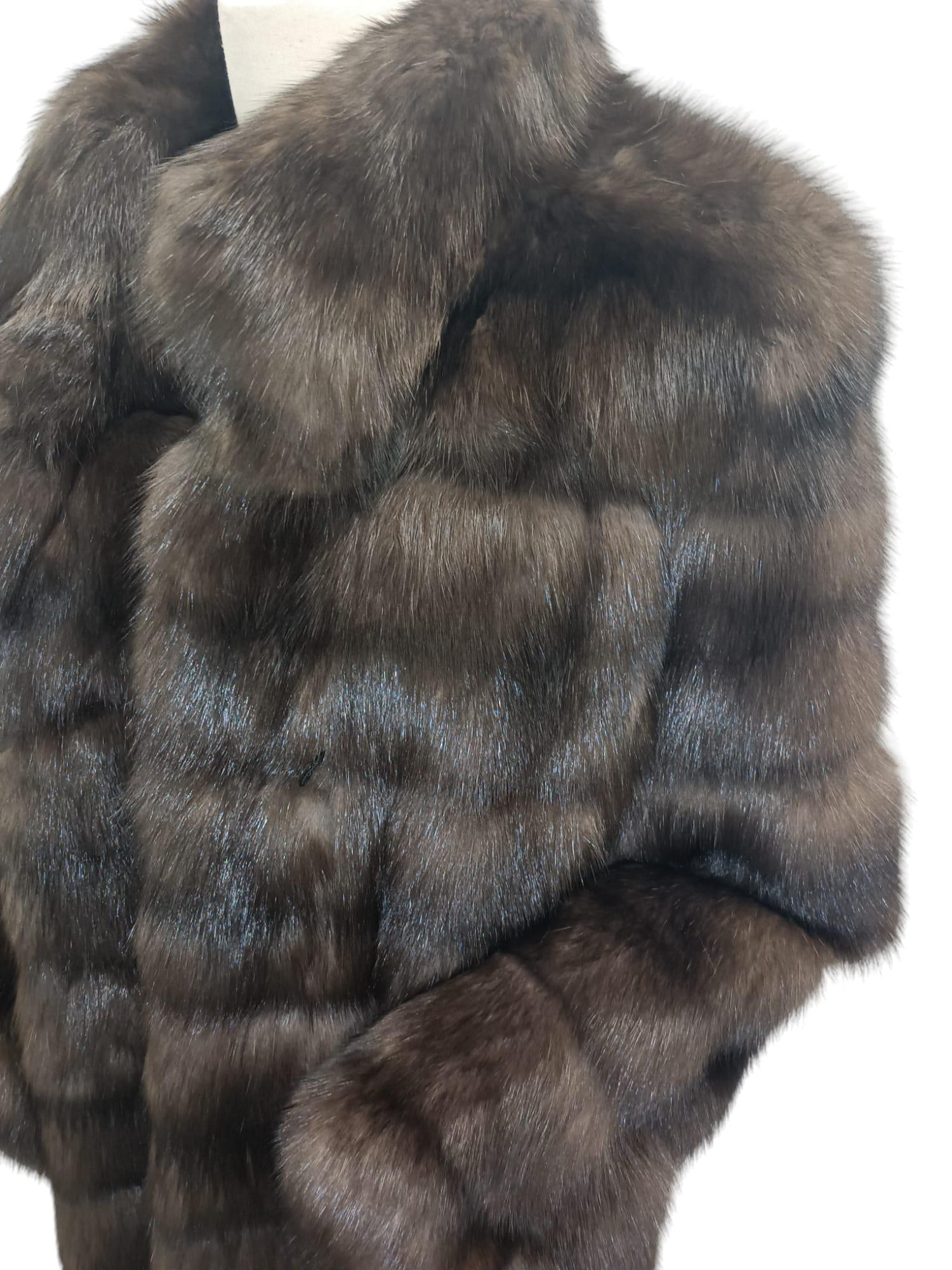 Manteau Bisang russe en fourrure de sable neuf, taille 85000$, étiquette en vente 2