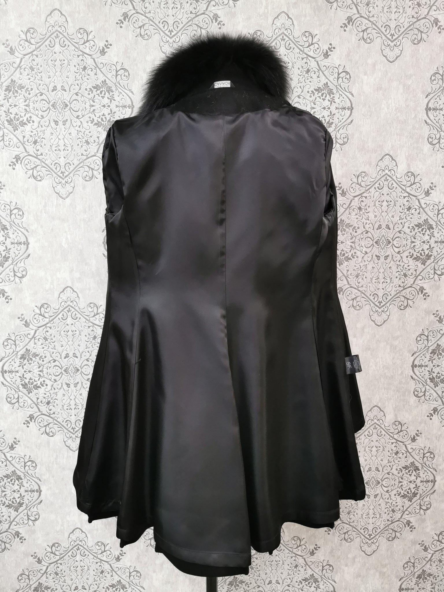Brand new black Loro piana coat with fox fur trim size 4-6 In New Condition For Sale In Montreal, Quebec