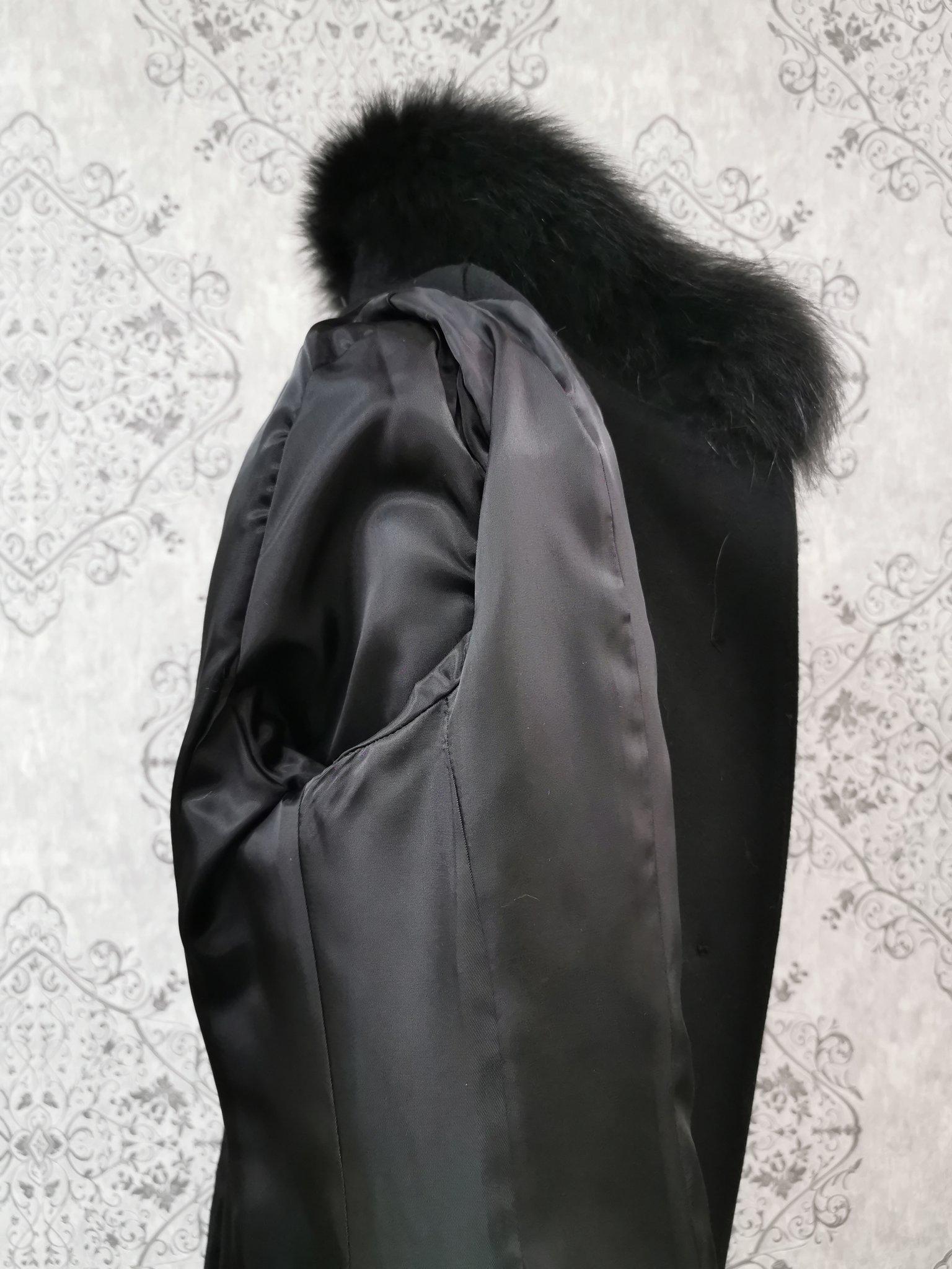 Women's Brand new black Loro piana coat with fox fur trim size 4-6 For Sale
