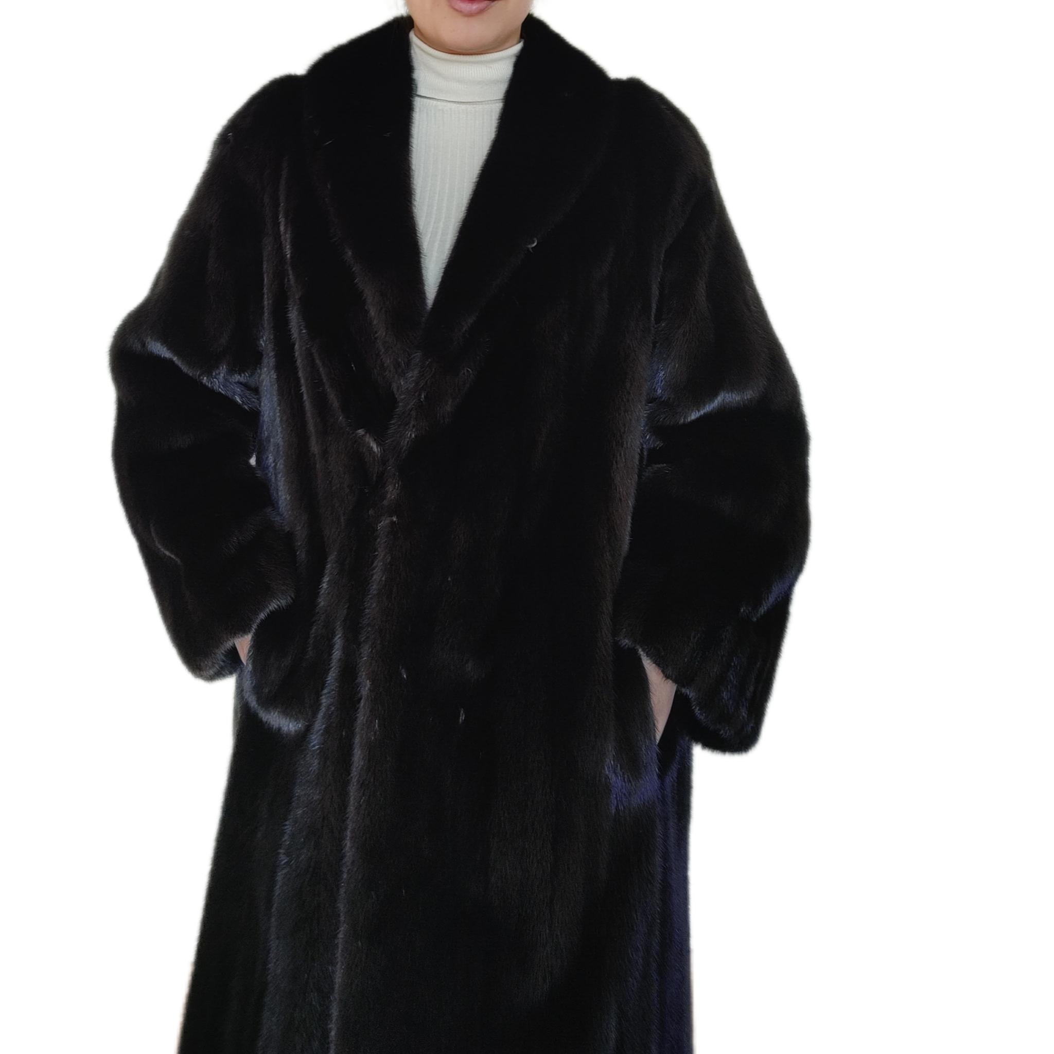 Brand New Blackglama pitch black Mink Fur Coat (Size 14 - Large) In New Condition For Sale In Montreal, Quebec