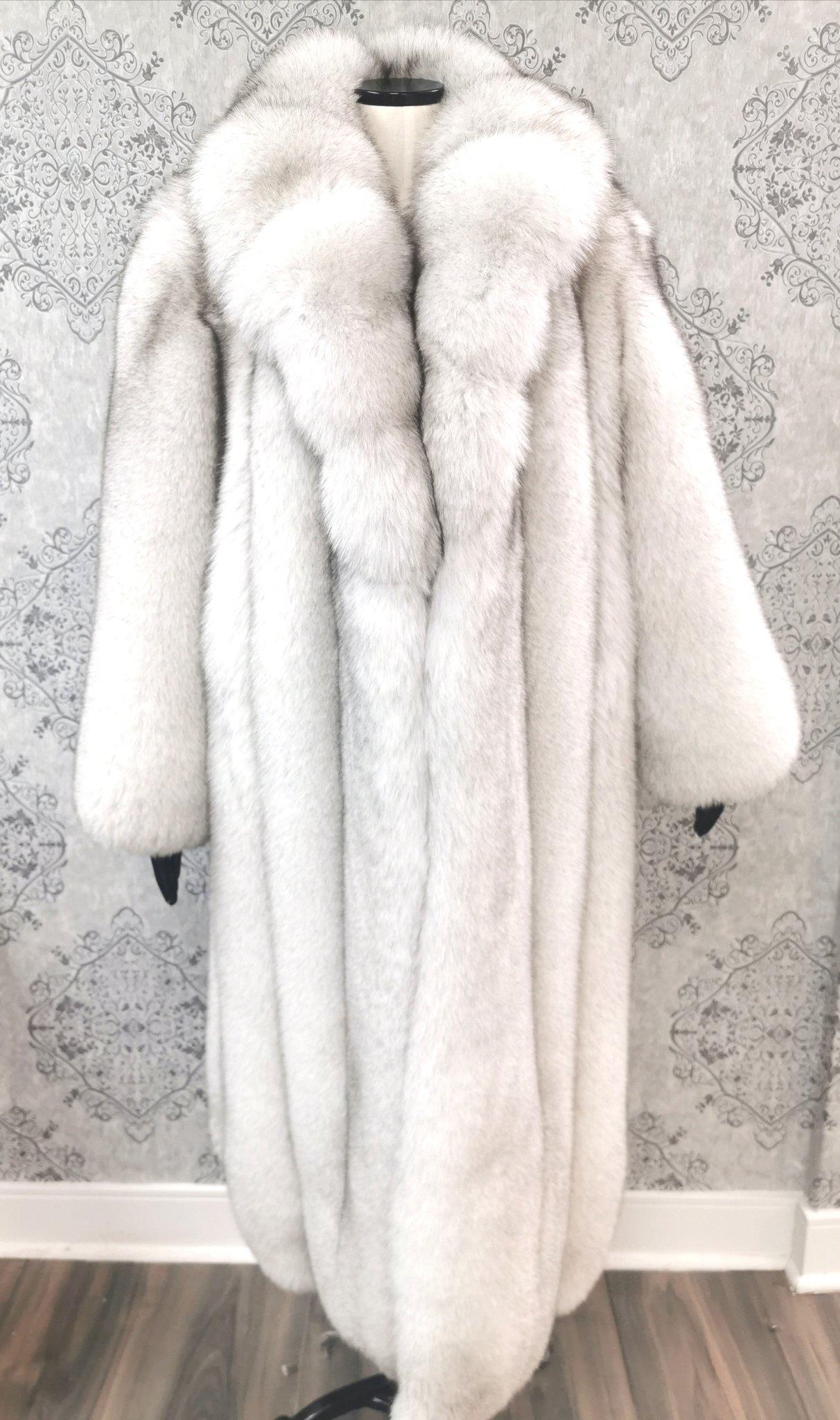 PRODUCT DESCRIPTION:

Brand new luxurious Blue Fox fur coat 

Condition: Brand New

Closure: Buttons

Color: White

Material: Blue Fox

Garment type: Coat

Sleeves: Straight

Pockets: No pockets

Collar: Portrait

Lining: Shirred Silk satin

Made in