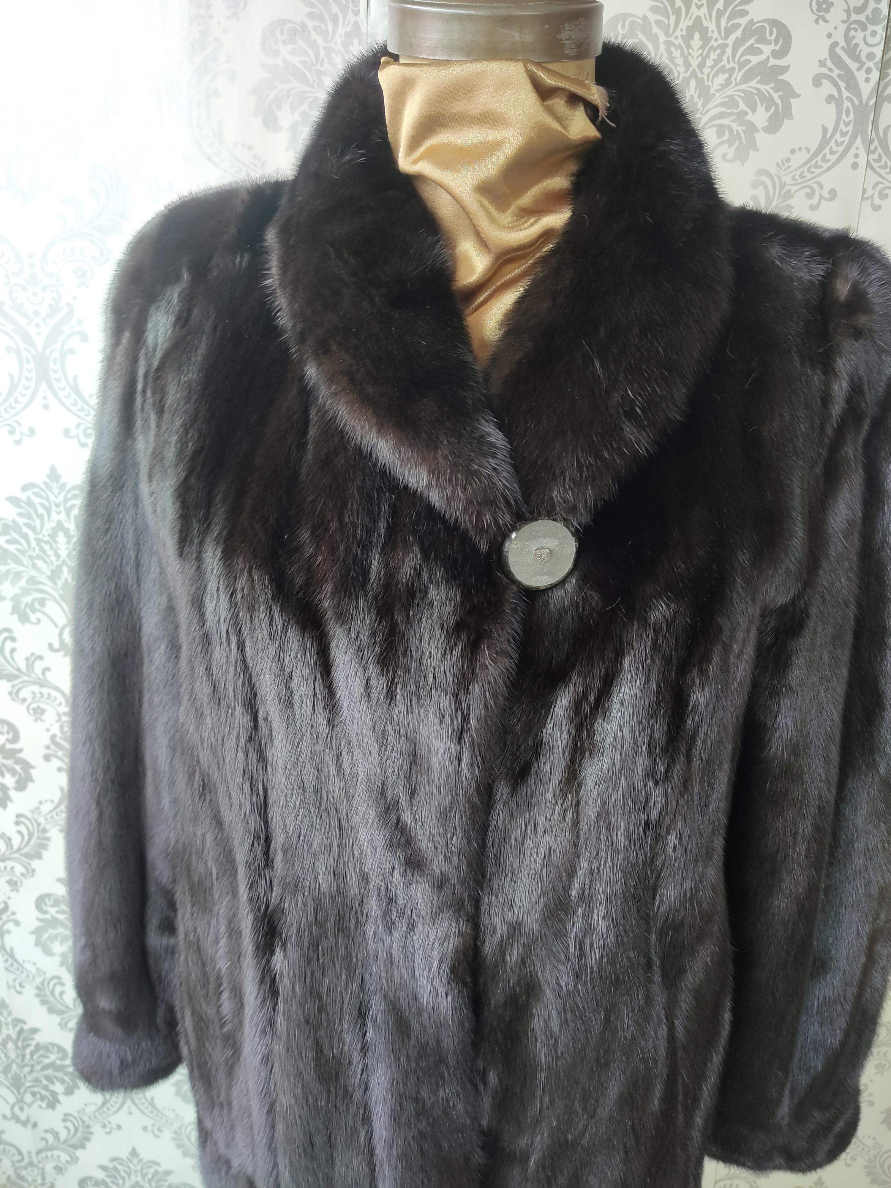 Brand new Carolina Herrera Female Black Mink Fur Swing Coat (Size 16-XL) For Sale 1