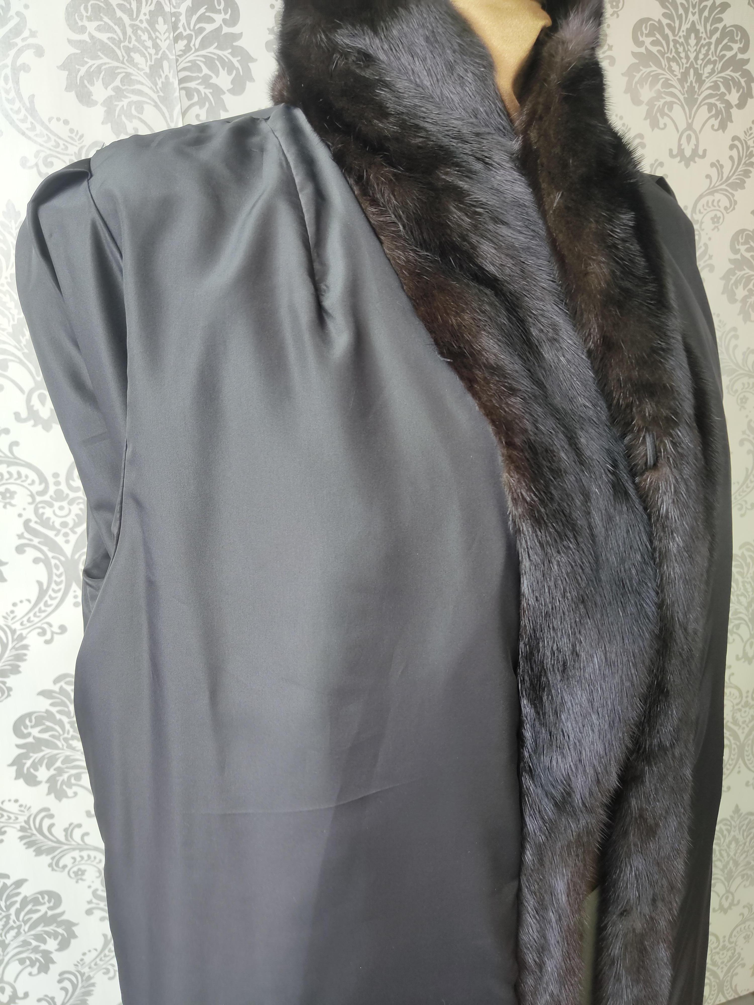 Brandneuer Carolina Herrera weiblicher schwarzer Nerzpelz-Swing-Mantel (Größe 16 XL) im Angebot 4
