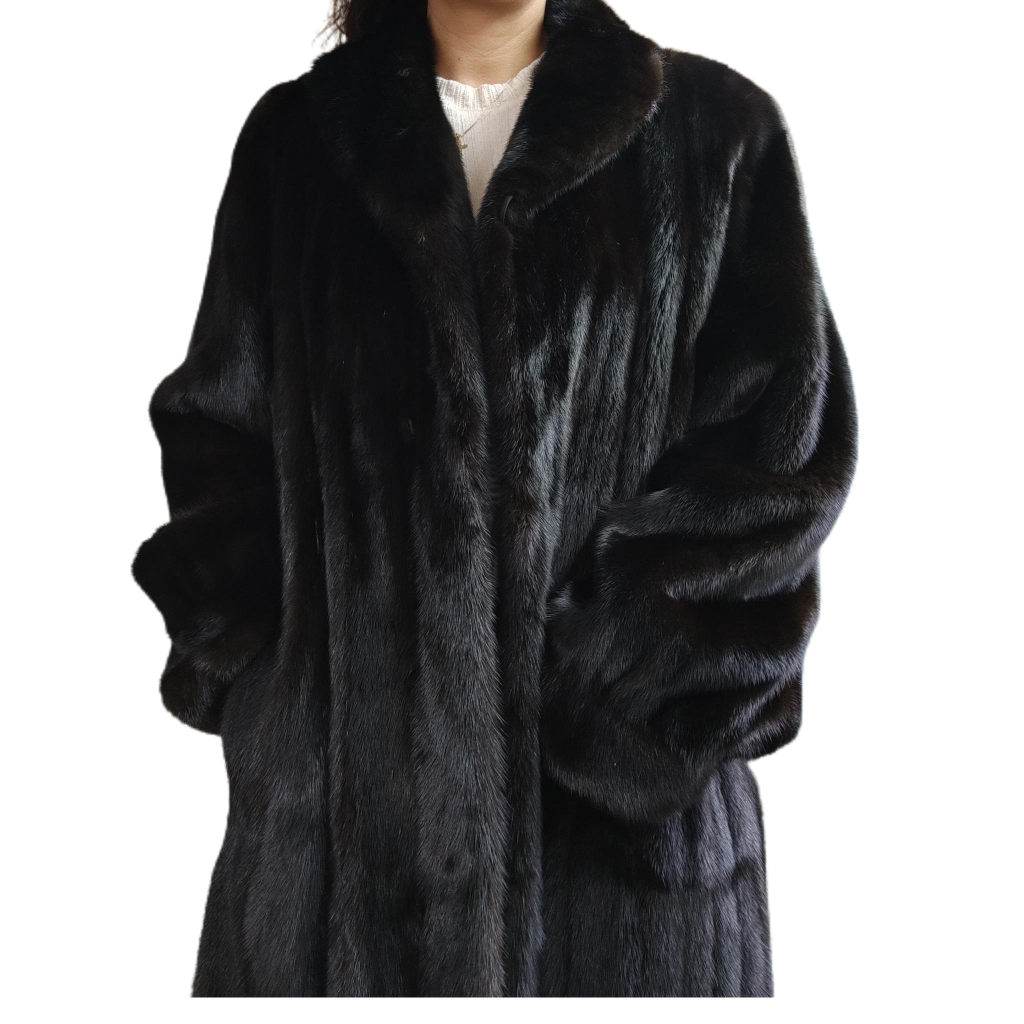 Brand new Carolina Herrera Female Black Mink Fur Swing Coat (Size 16-XL) For Sale 8