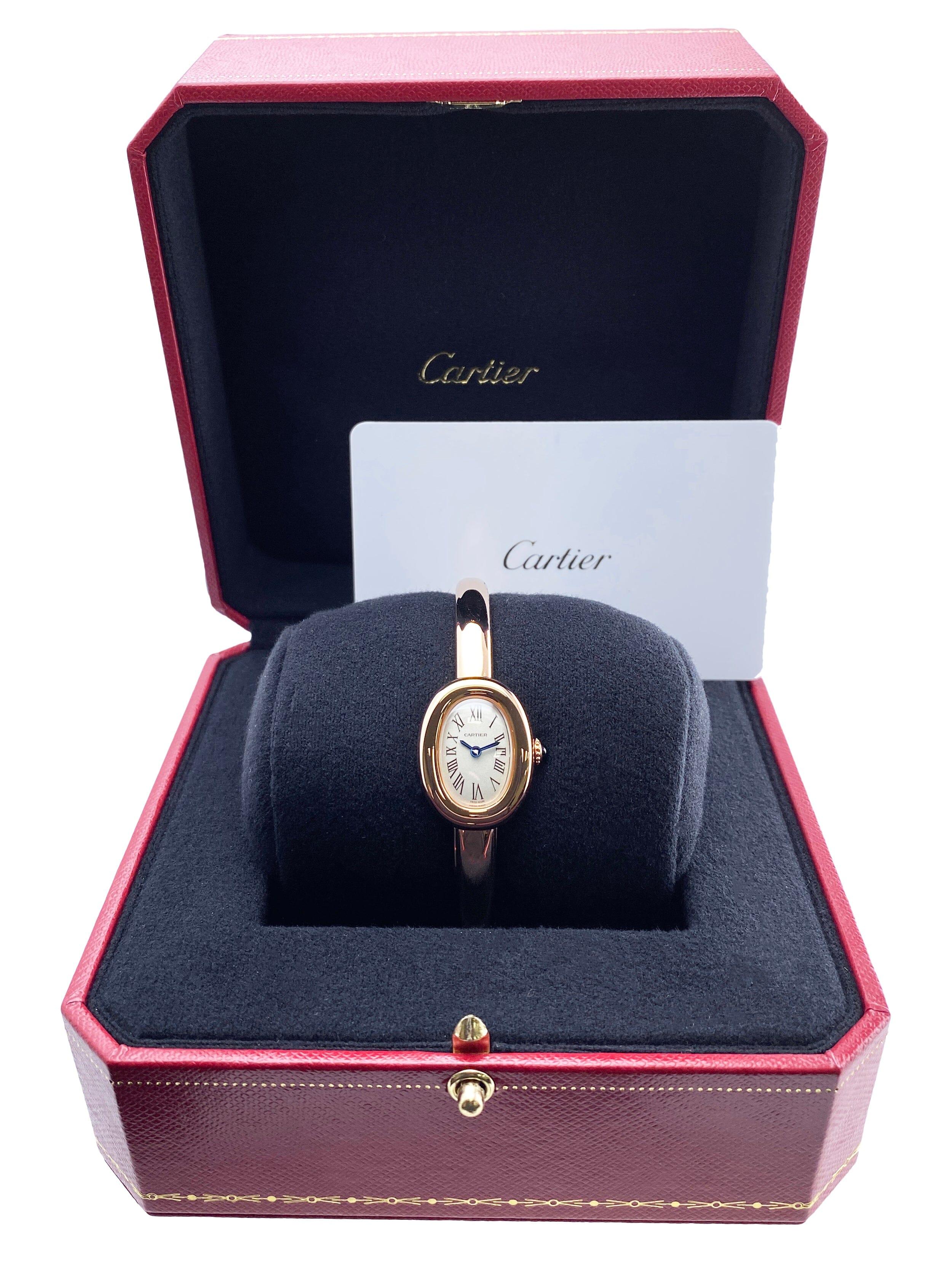 Brand New Cartier Baignoire WGBA0036 Damenuhr. 18,70 mm 18k Roségold Gehäuse. 18 Karat Roségold Lünette. Silbernes Zifferblatt mit römischen Ziffern und Indexen. Saphirglas. Armband aus Roségold mit verdecktem Verschluss aus 18 Karat Roségold. Passt