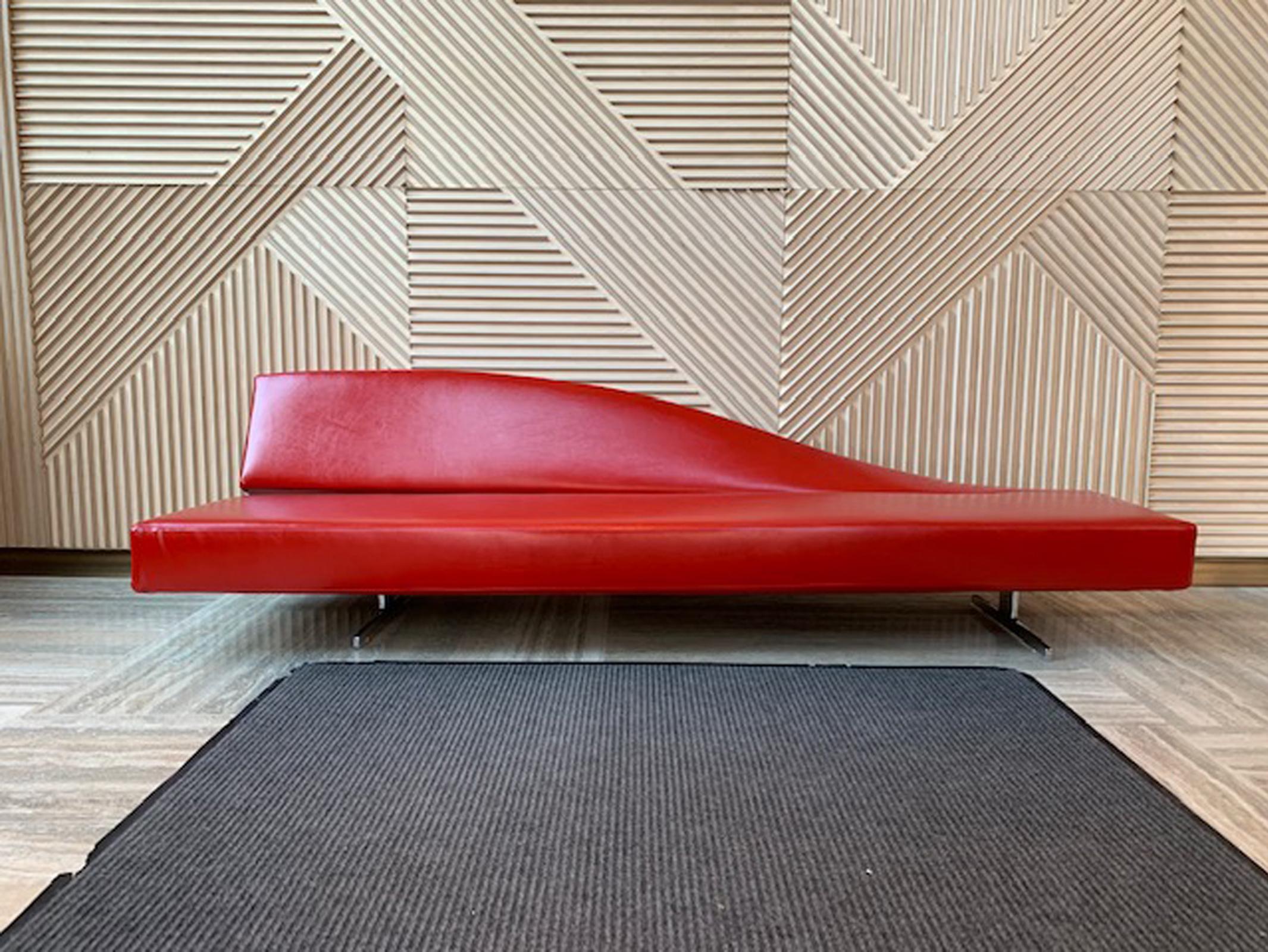 Designed by Jean Marie Massaud, the dramatically sloping back of the Aspen sofa/bench has a horizontal twist, and seat depth is tapered to complement the back. It makes an elegant statement in community spaces, waiting areas, galleries, and lobbies.