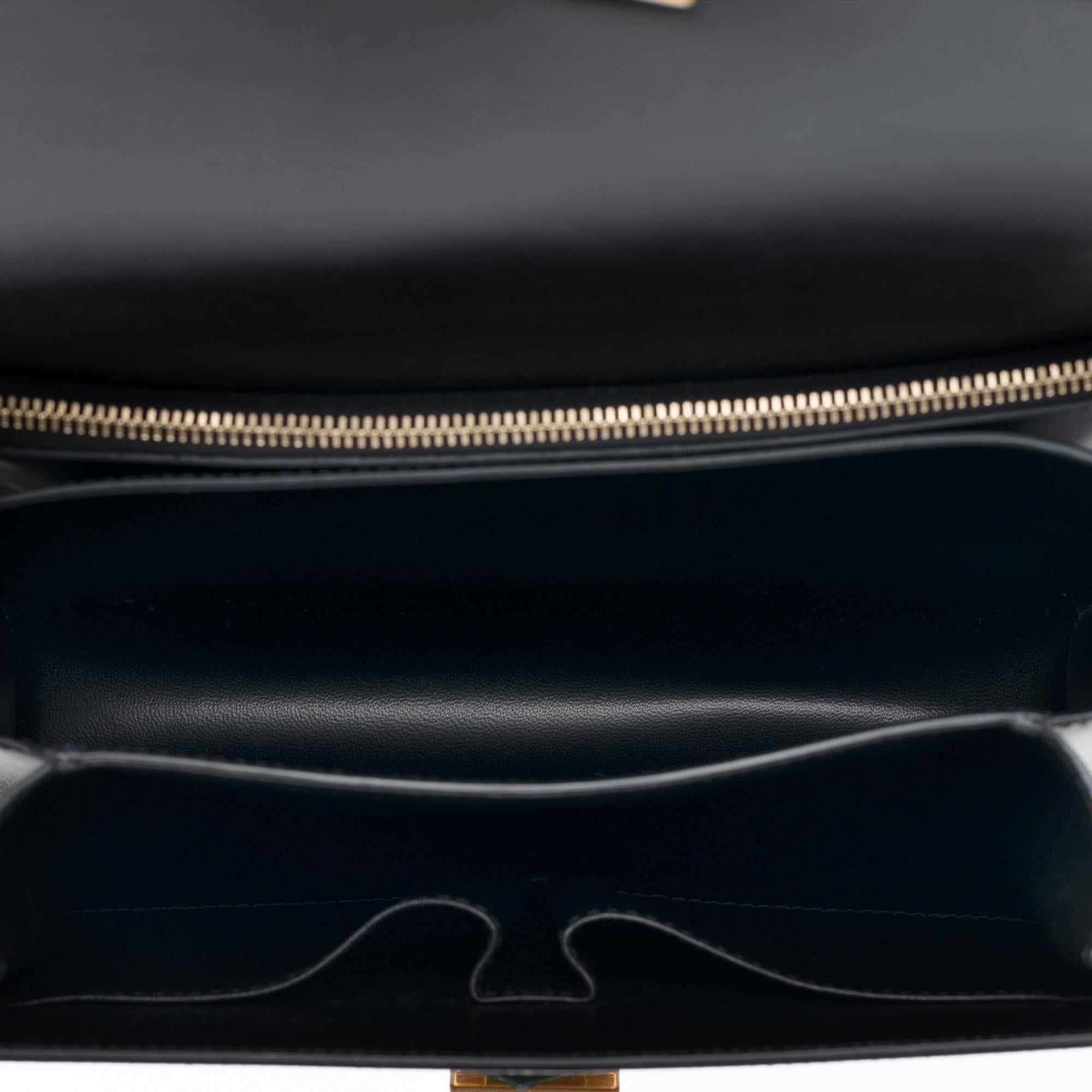 Women's Brand New Céline Classic handbag with strap in black calfskin and gold hardware