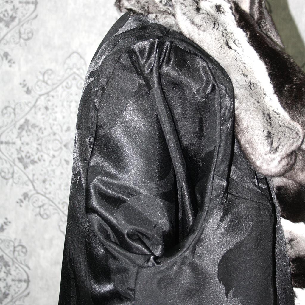 Manteau neuf en fourrure de chinchilla avec capuche double en fourrure (taille 12 - M) en vente 8