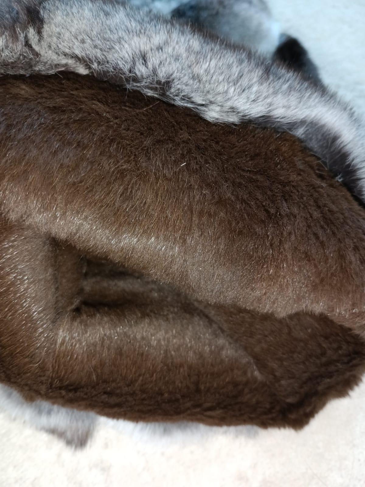 Brand New Chinchilla Fur Mittens with Sheared Beaver Lining For Sale 12