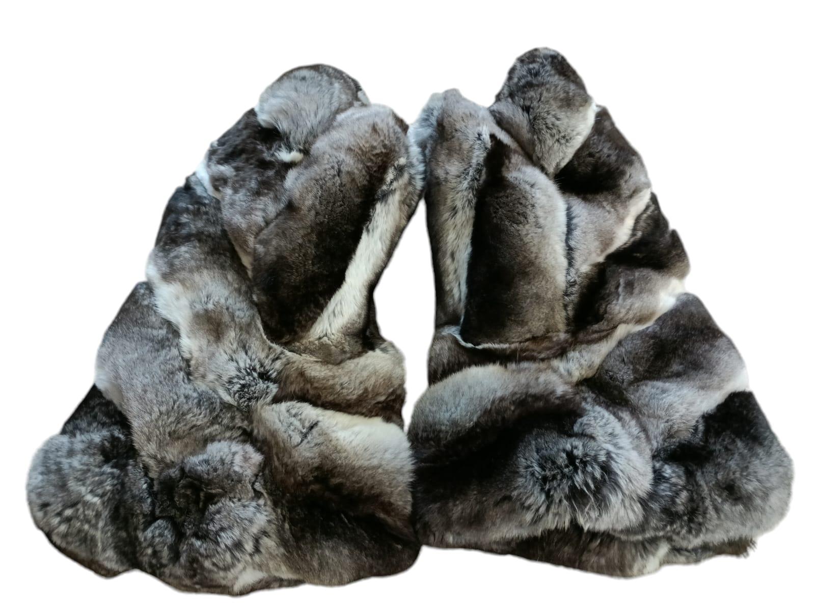 Brand New Chinchilla Fur Mittens with Sheared Beaver Lining In New Condition For Sale In Montreal, Quebec