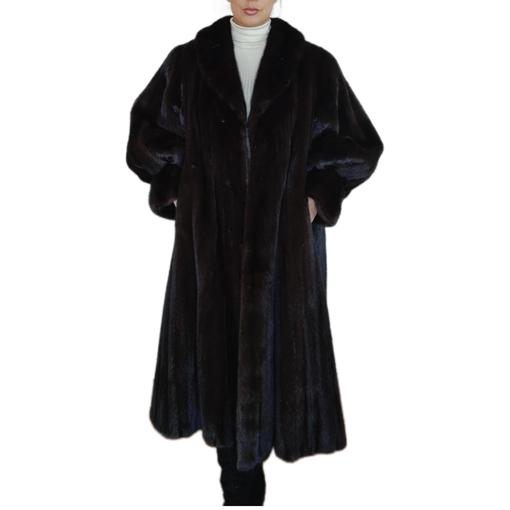 Brand New Christian Dior Black Mink Fur Swing Coat (Size XL 18-20) Neuf - En vente à Montreal, Quebec